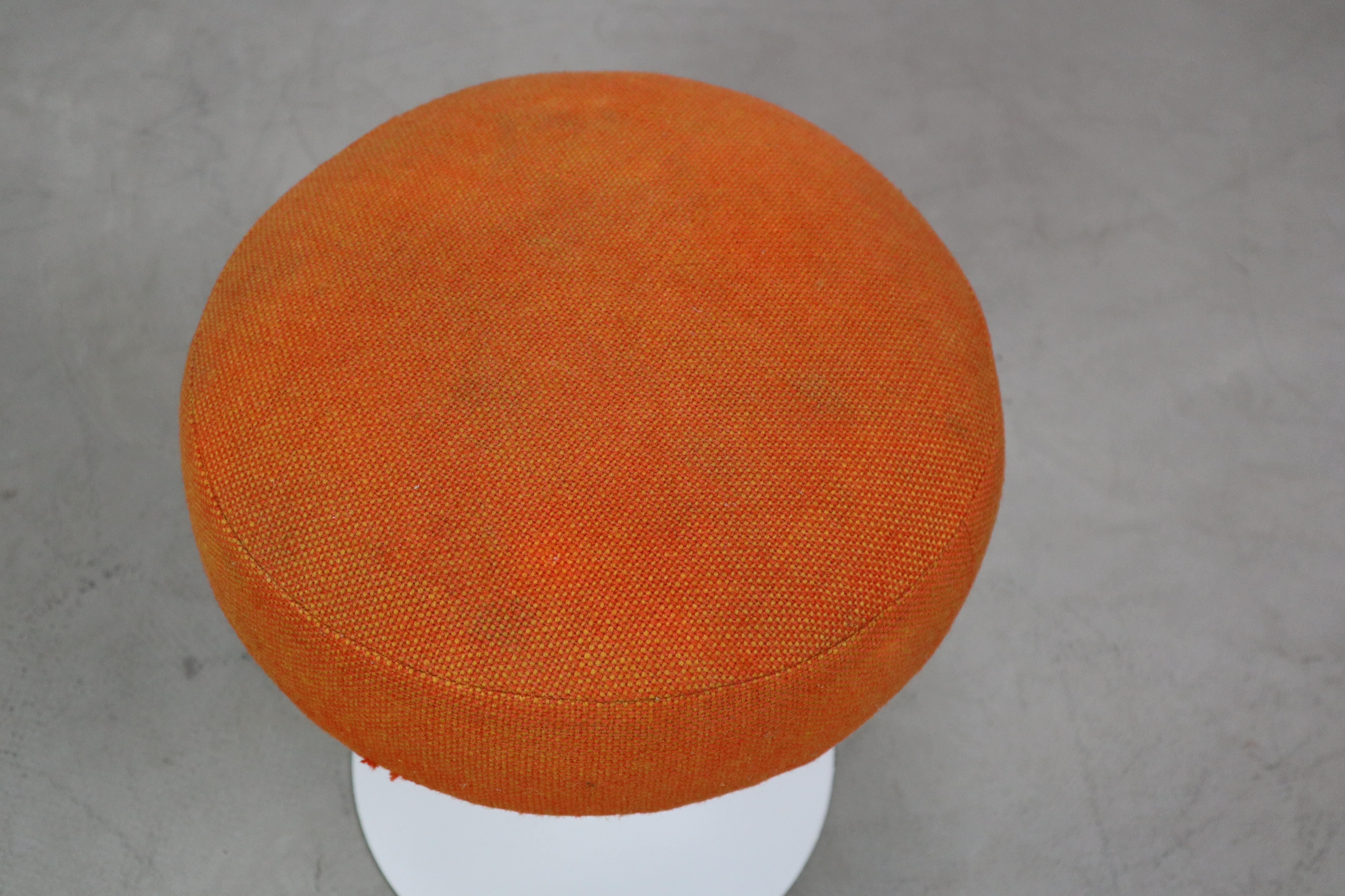 Mid-Century Modern Pair of Eero Saarinen Tulip Stools for Knoll International, 1970's For Sale