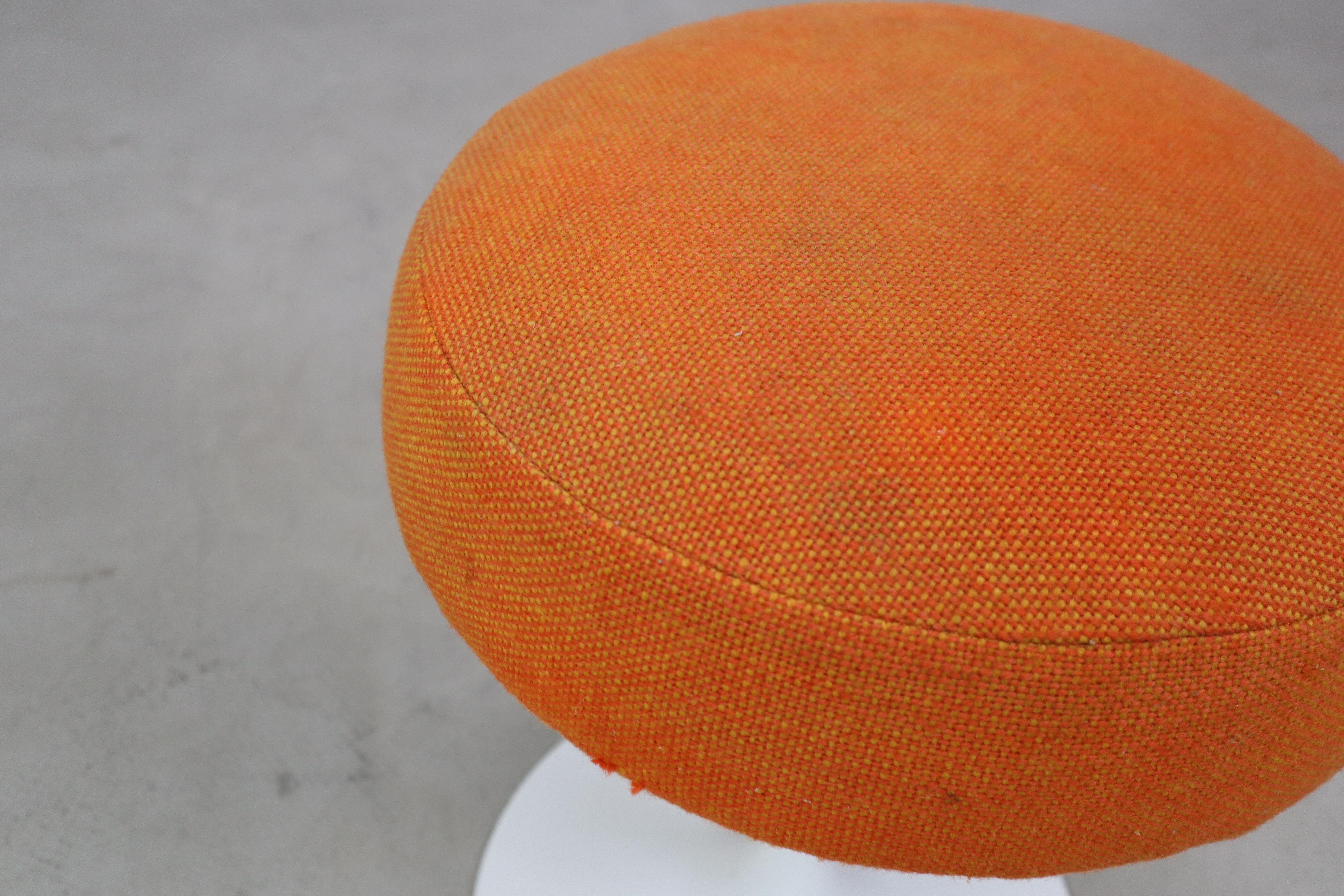 Belgian Pair of Eero Saarinen Tulip Stools for Knoll International, 1970's For Sale