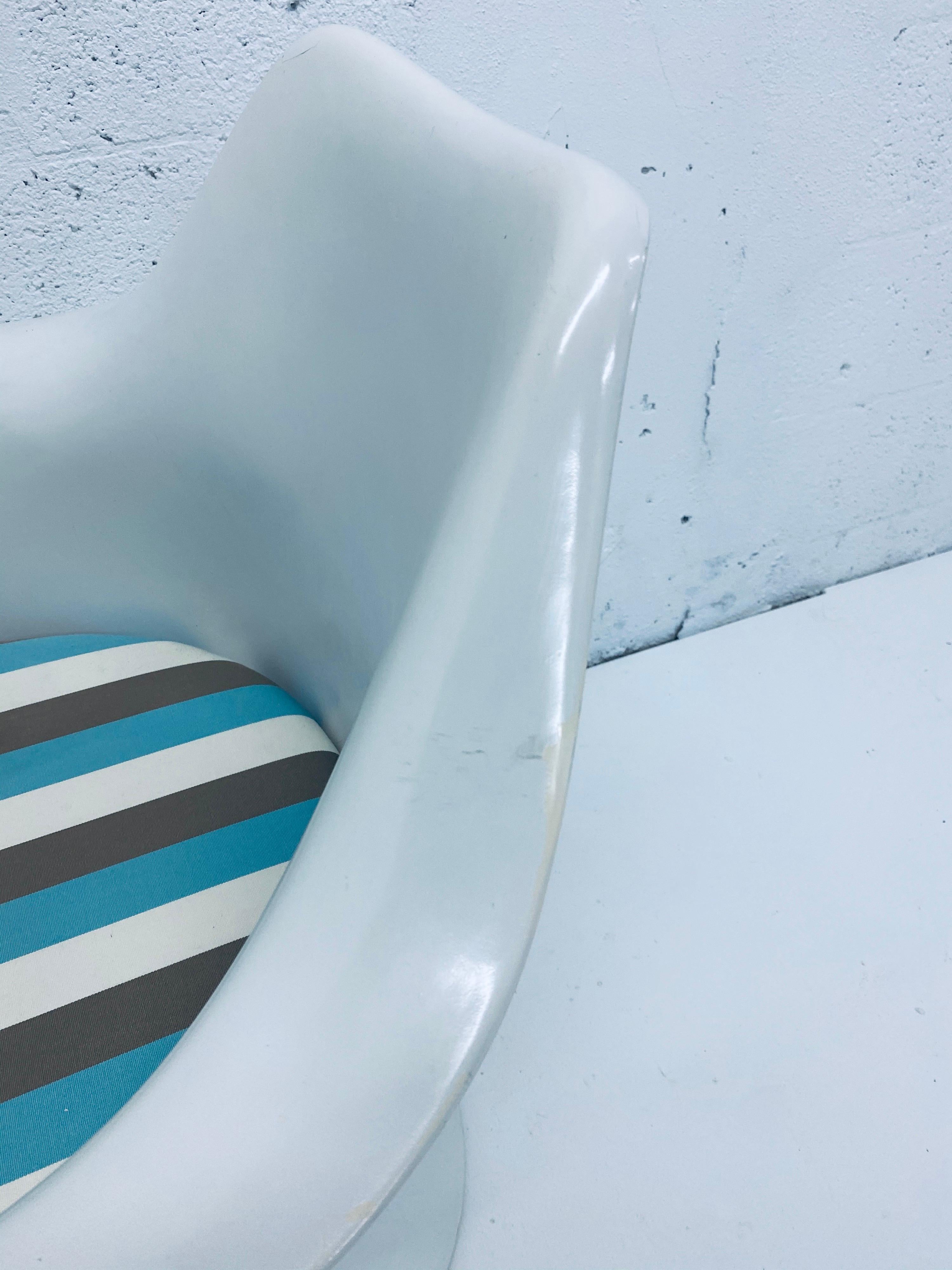 Pair of Eero Saarinen “Tulip” Swivel Arm Chairs for Knoll, 1950s 7