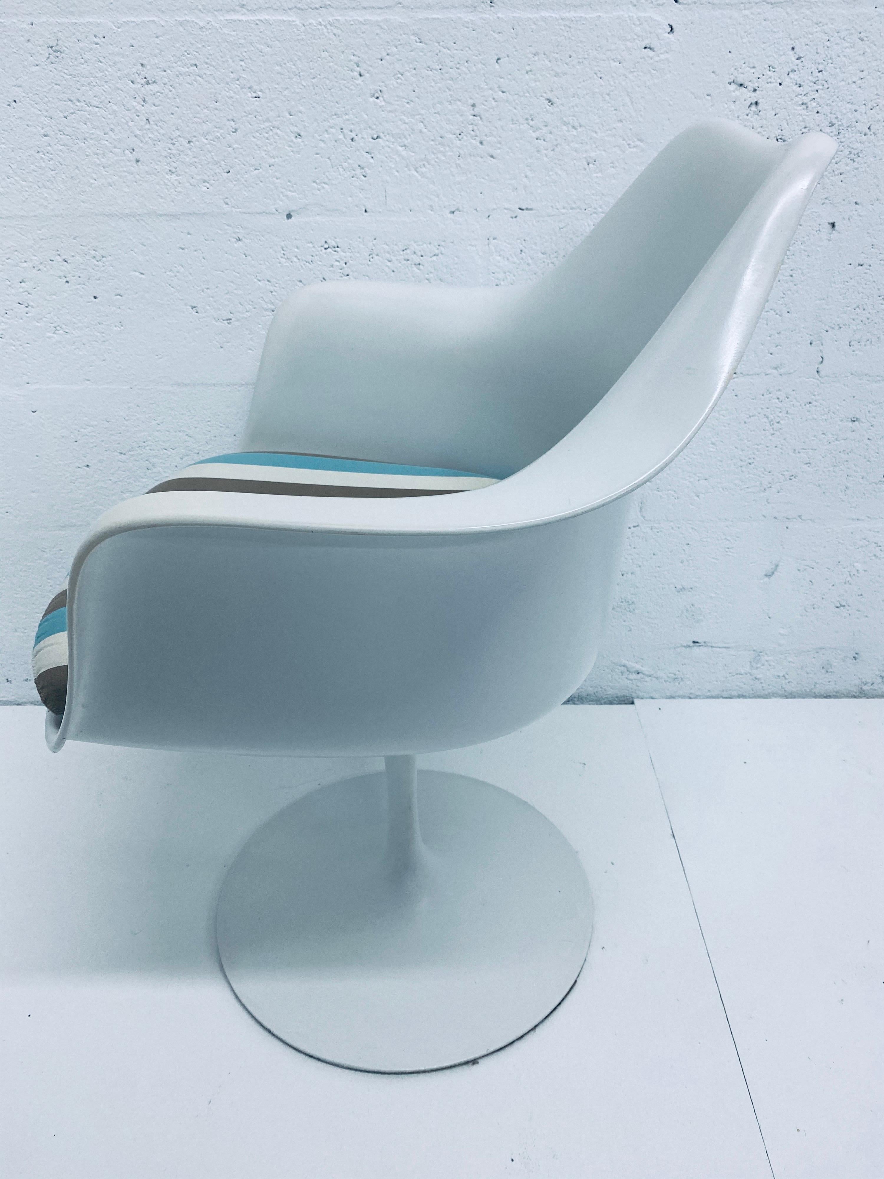 Steel Pair of Eero Saarinen “Tulip” Swivel Arm Chairs for Knoll, 1950s