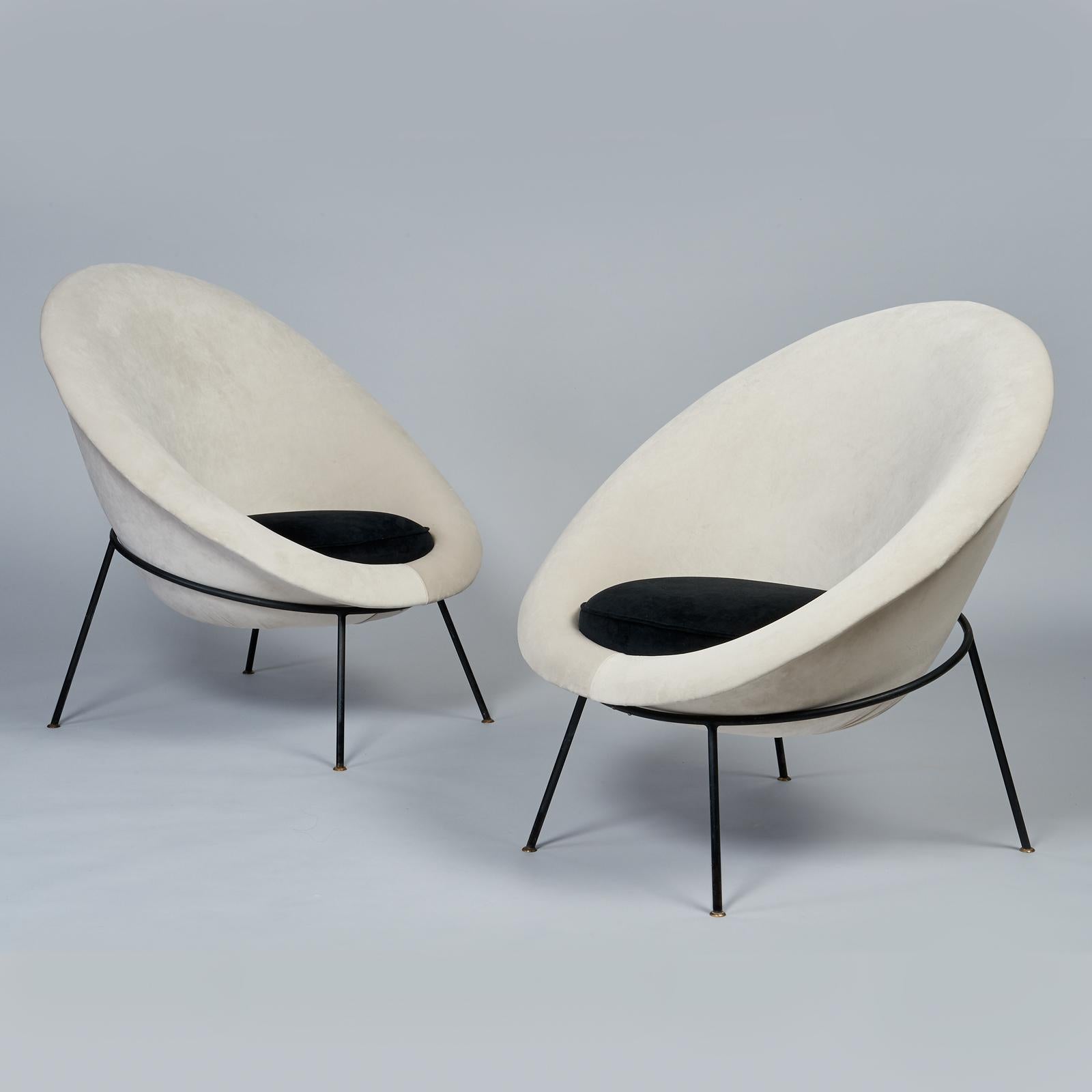 Mid-Century Modern Pair of Egg Chairs by Ariberto Colombo in Velvet & Lacquered Metal, Italy 1950's