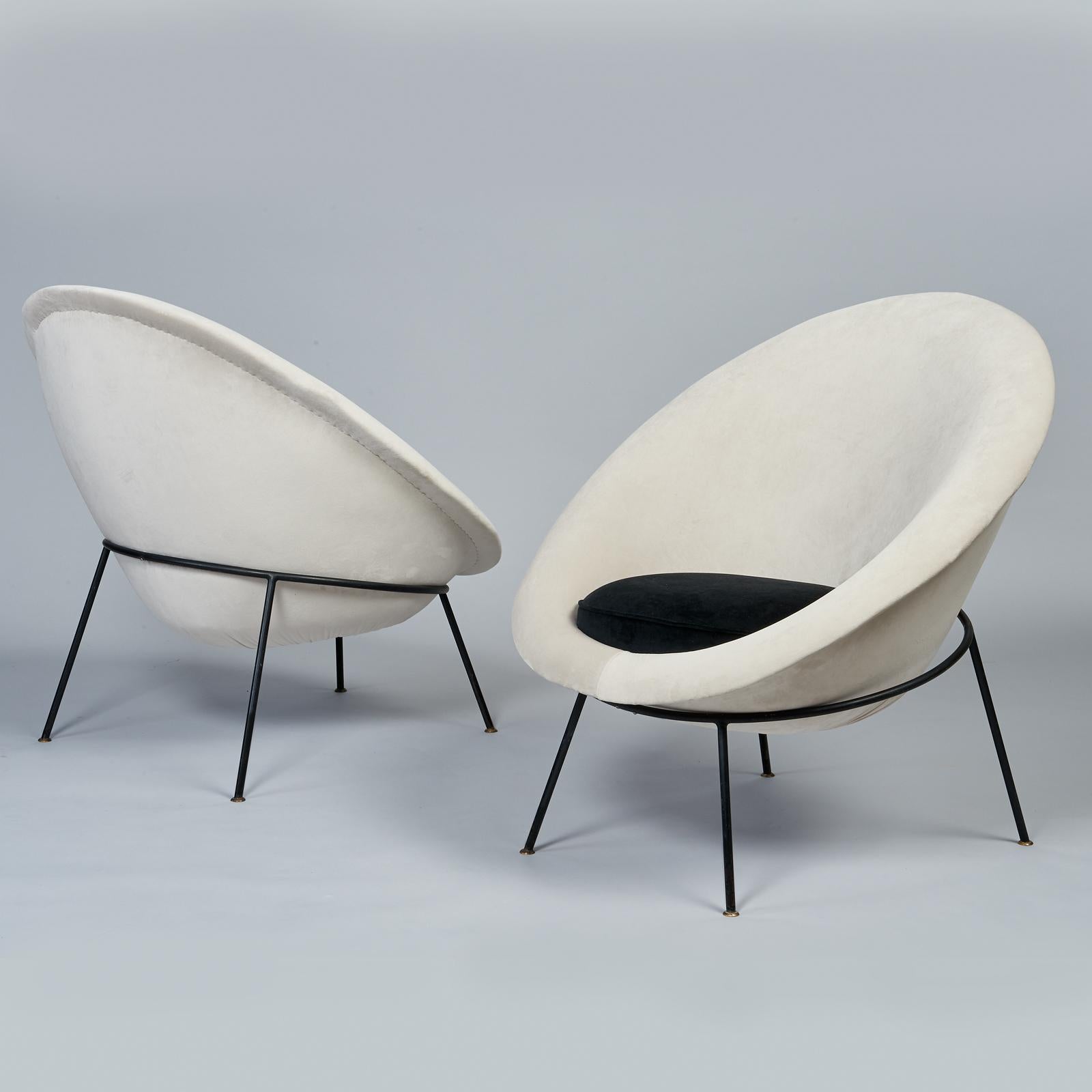 Italian Pair of Egg Chairs by Ariberto Colombo in Velvet & Lacquered Metal, Italy 1950's