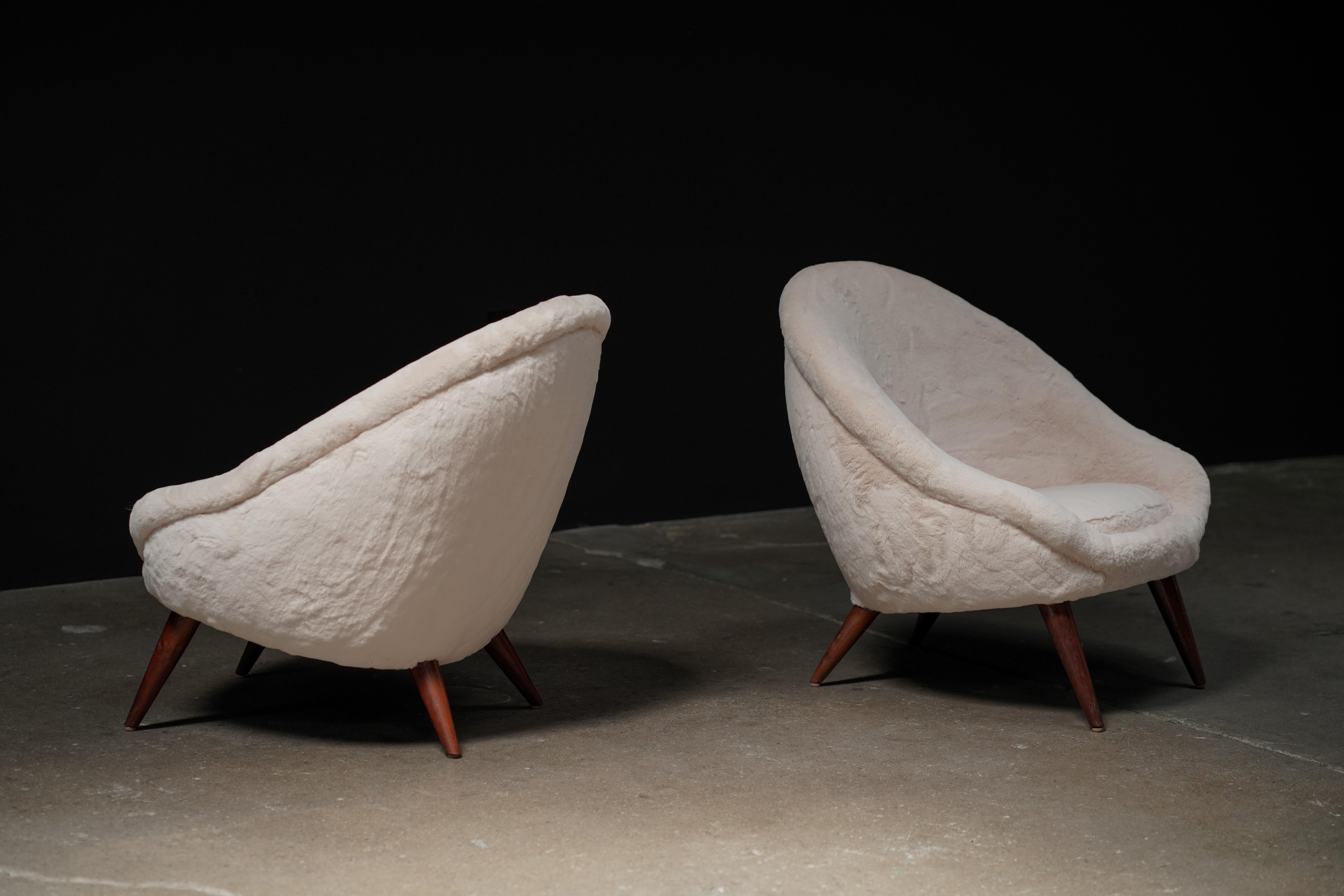 Pair of Egg Chairs - Italy