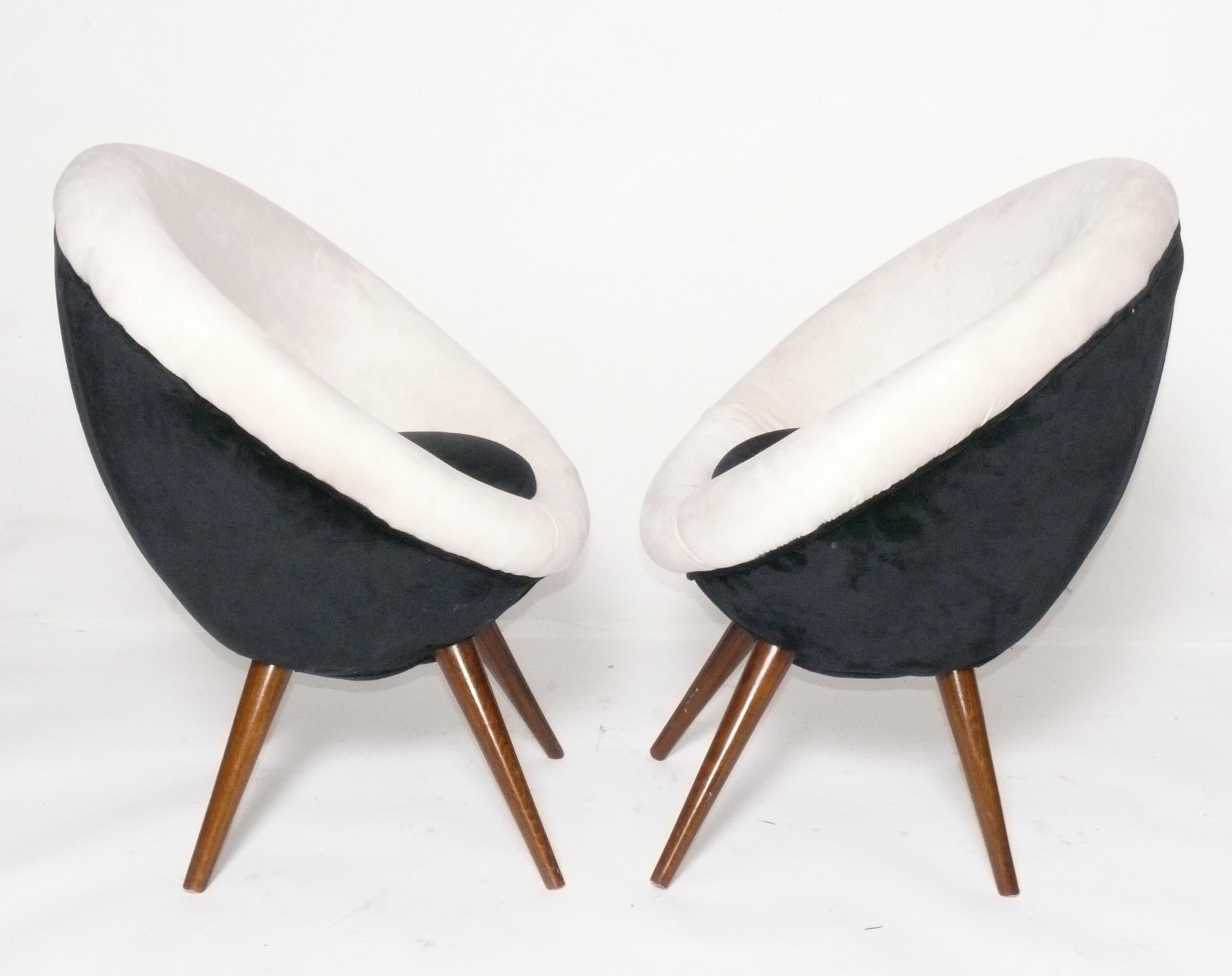 Mid-Century Modern Pair of Egg or Ouef Lounge Chairs Mid Century French Style Petite Size For Sale
