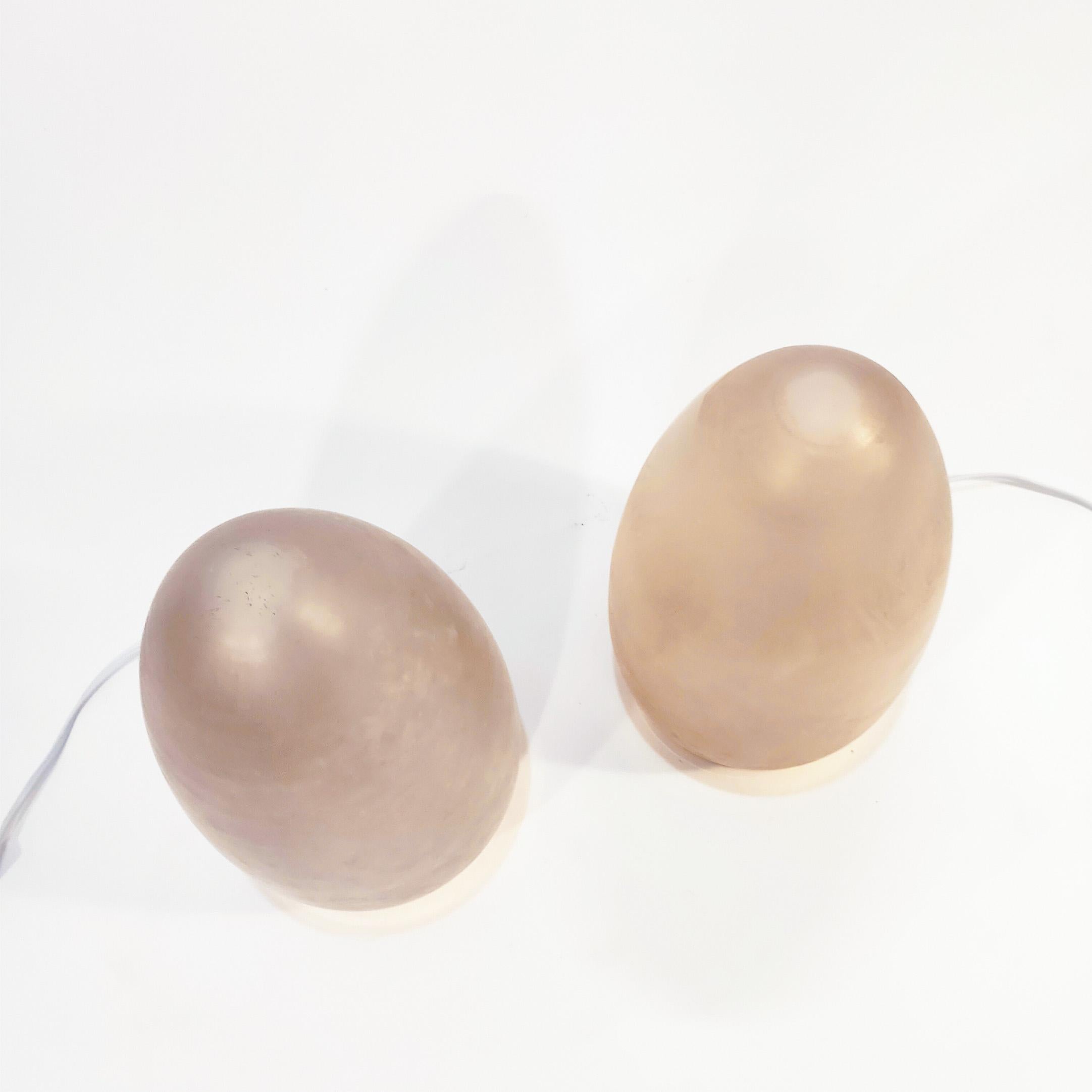 Pair of egg shapped glazed glass table lamps in Space Age style, Italy, 1970s (Italienisch) im Angebot