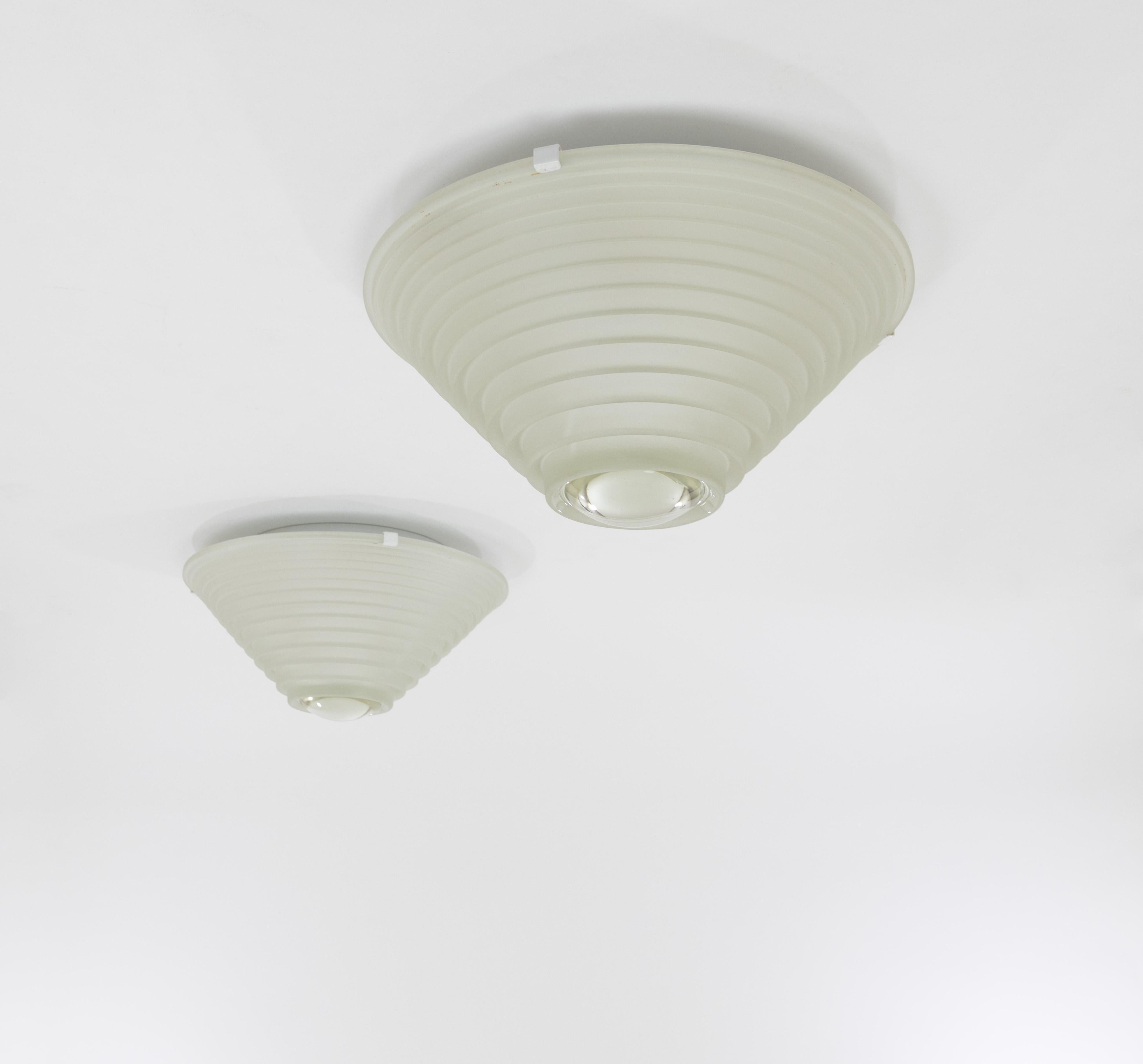 Italiano Coppia di lampade da soffitto Egina di Angelo Mangiarotti per Artemide, anni '70 in vendita