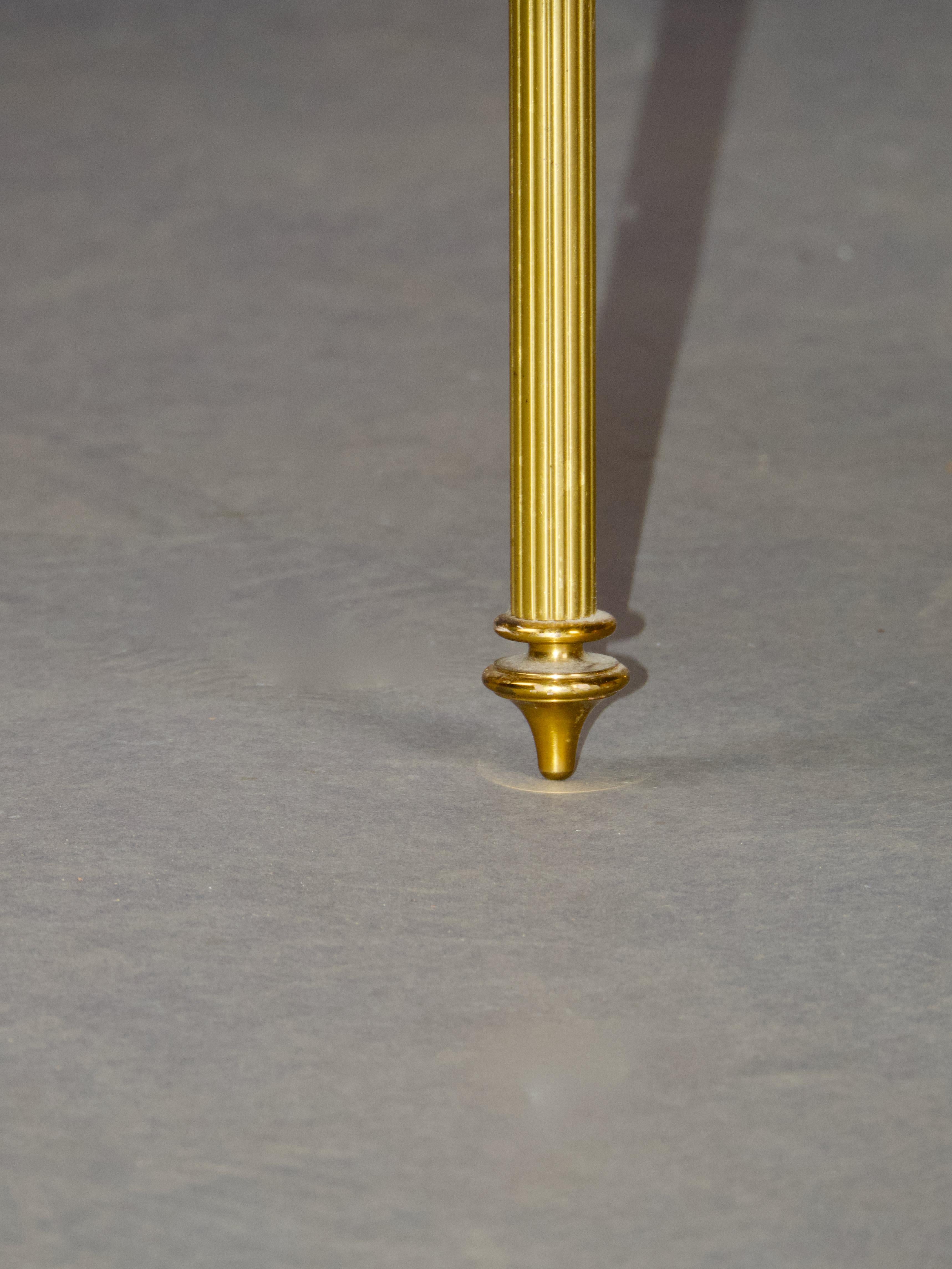 Paire de tables d'appoint en verre églomisé et laiton Bon état - En vente à grand Lancy, CH