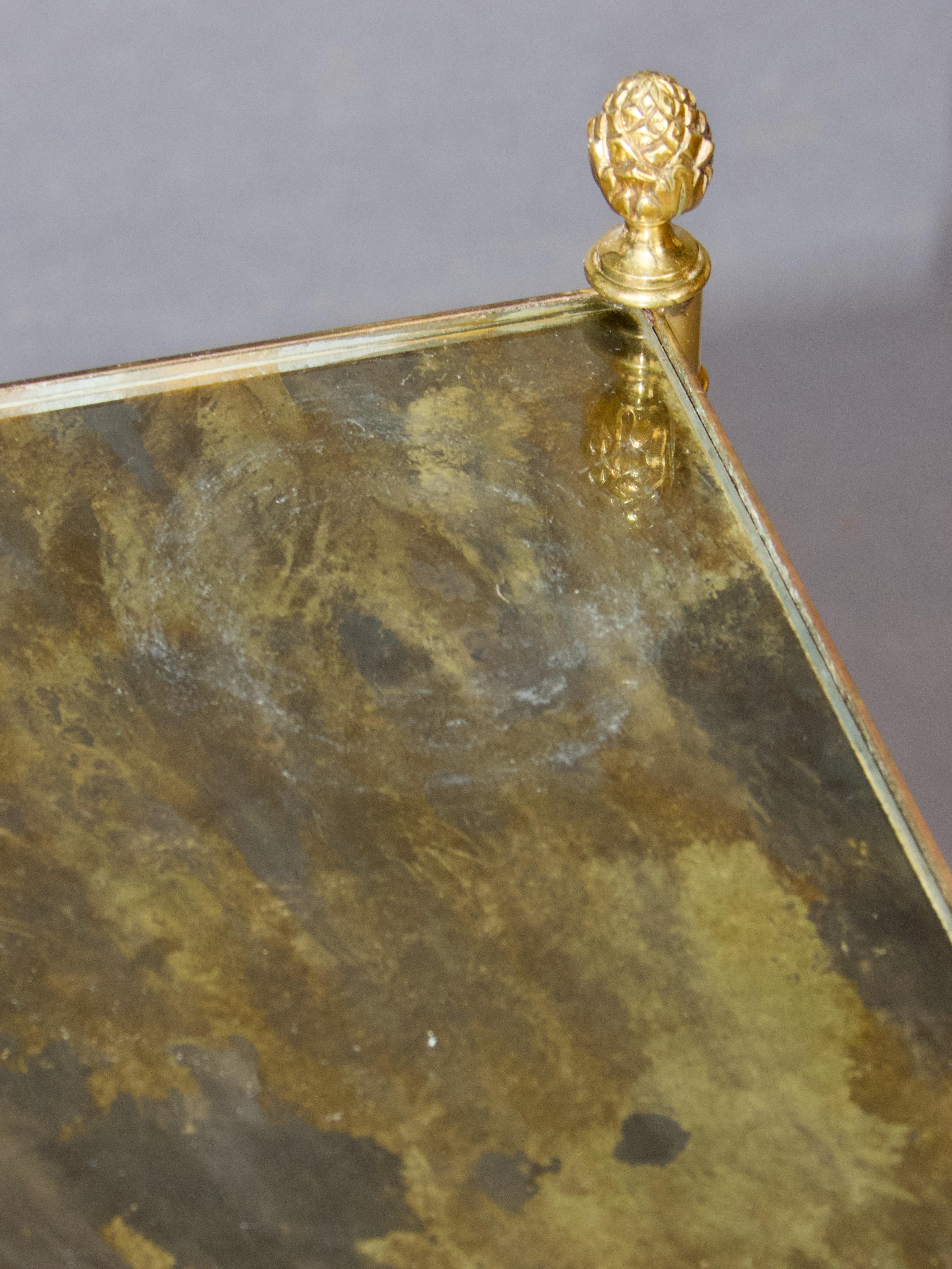 Paire de tables d'appoint en verre églomisé et laiton en vente 4