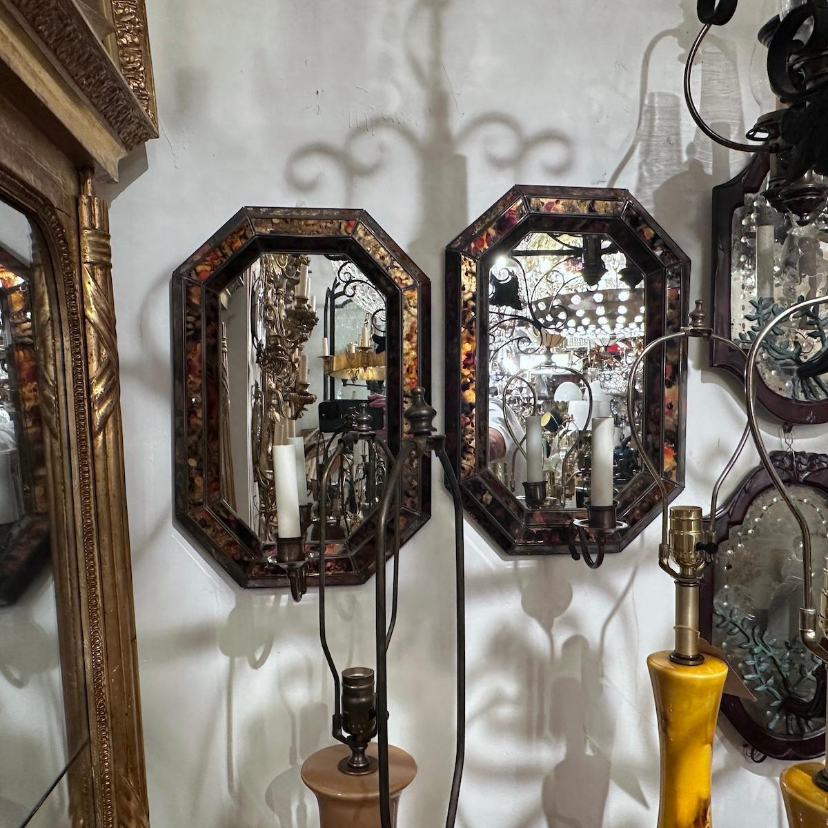 Miroir Paire d'appliques en miroir Églomisé en vente
