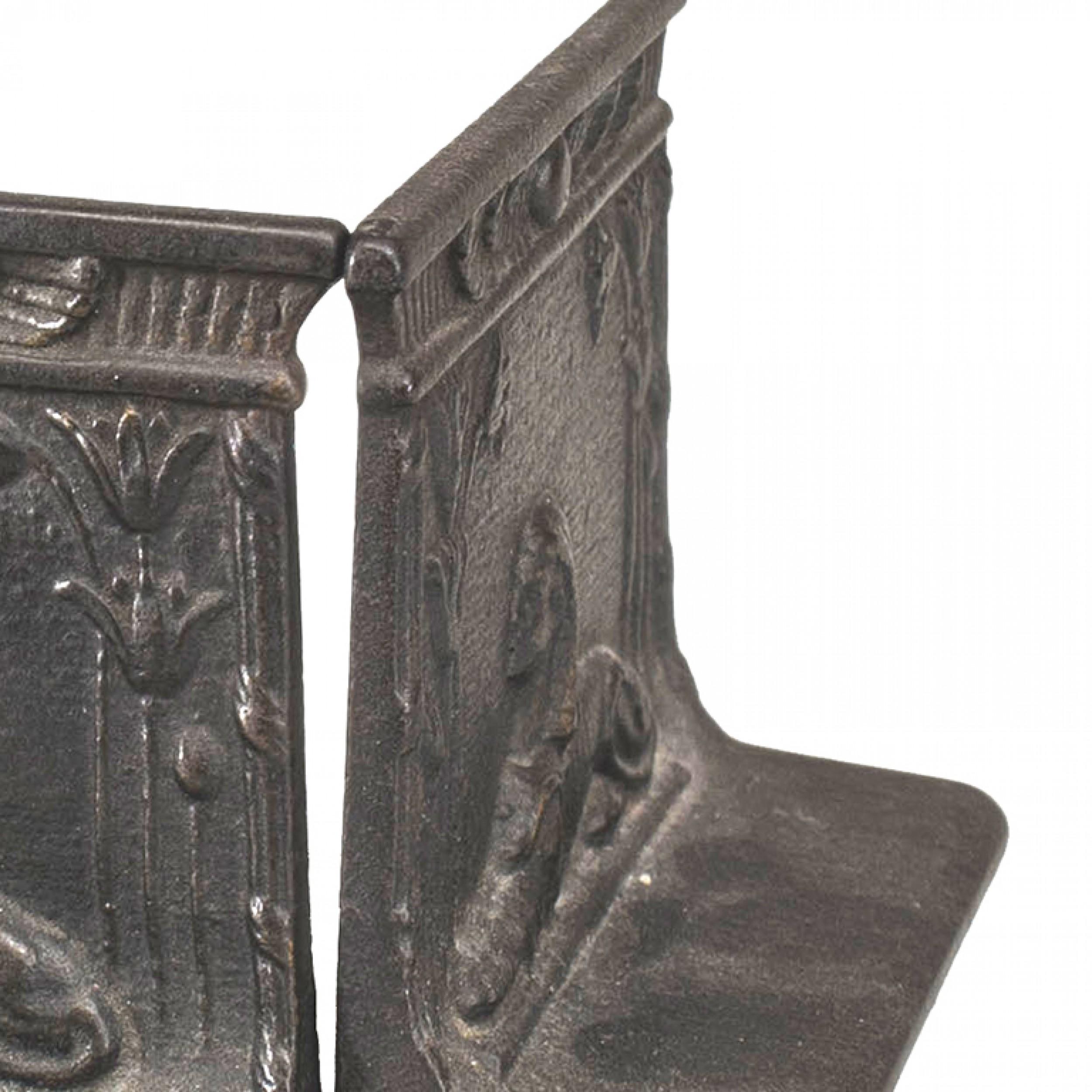 Moresco Pair of Egyptian Art Deco Iron Sphinx Bookends in vendita