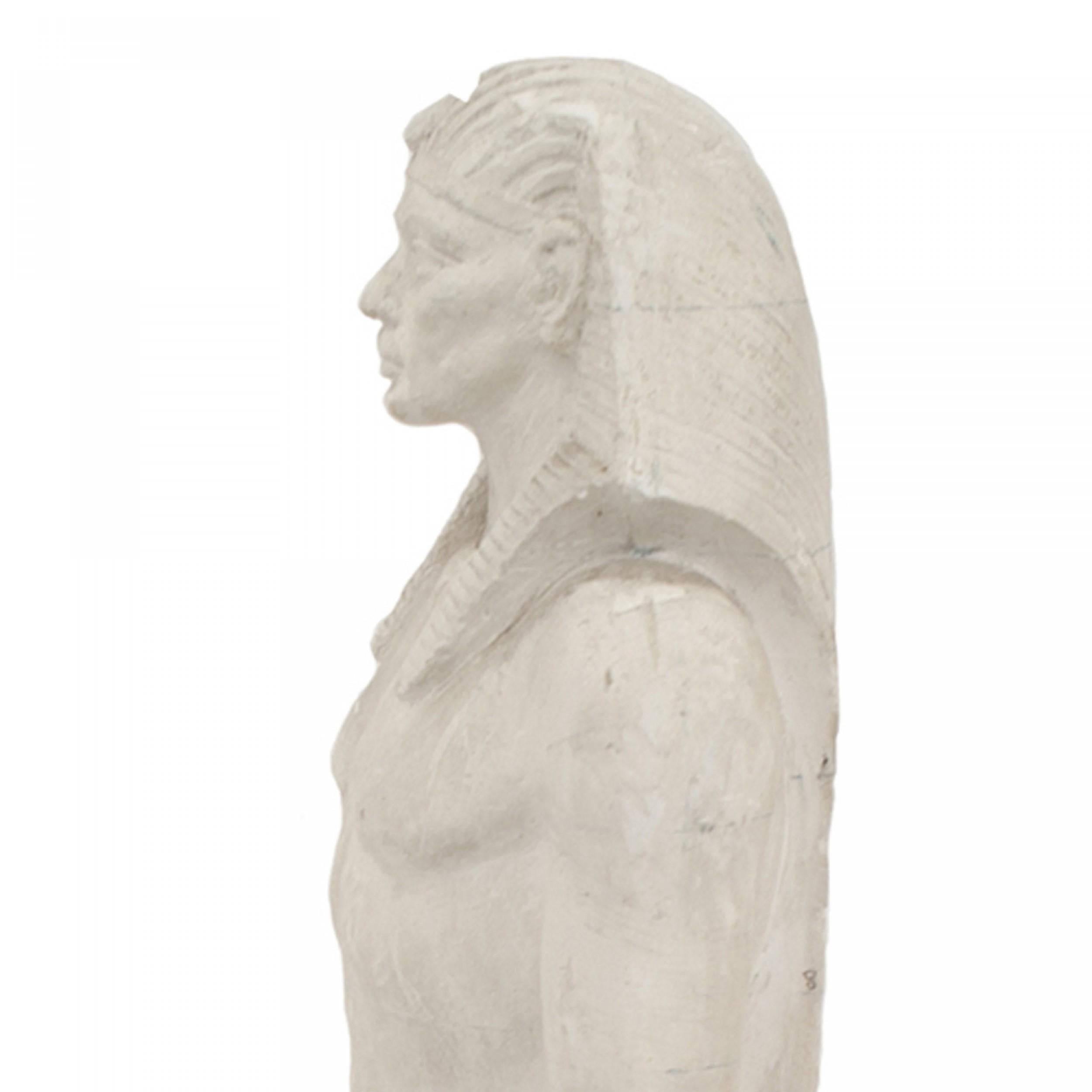 Mid-Century moderno Coppia di figure classiche in gesso egiziano in vendita