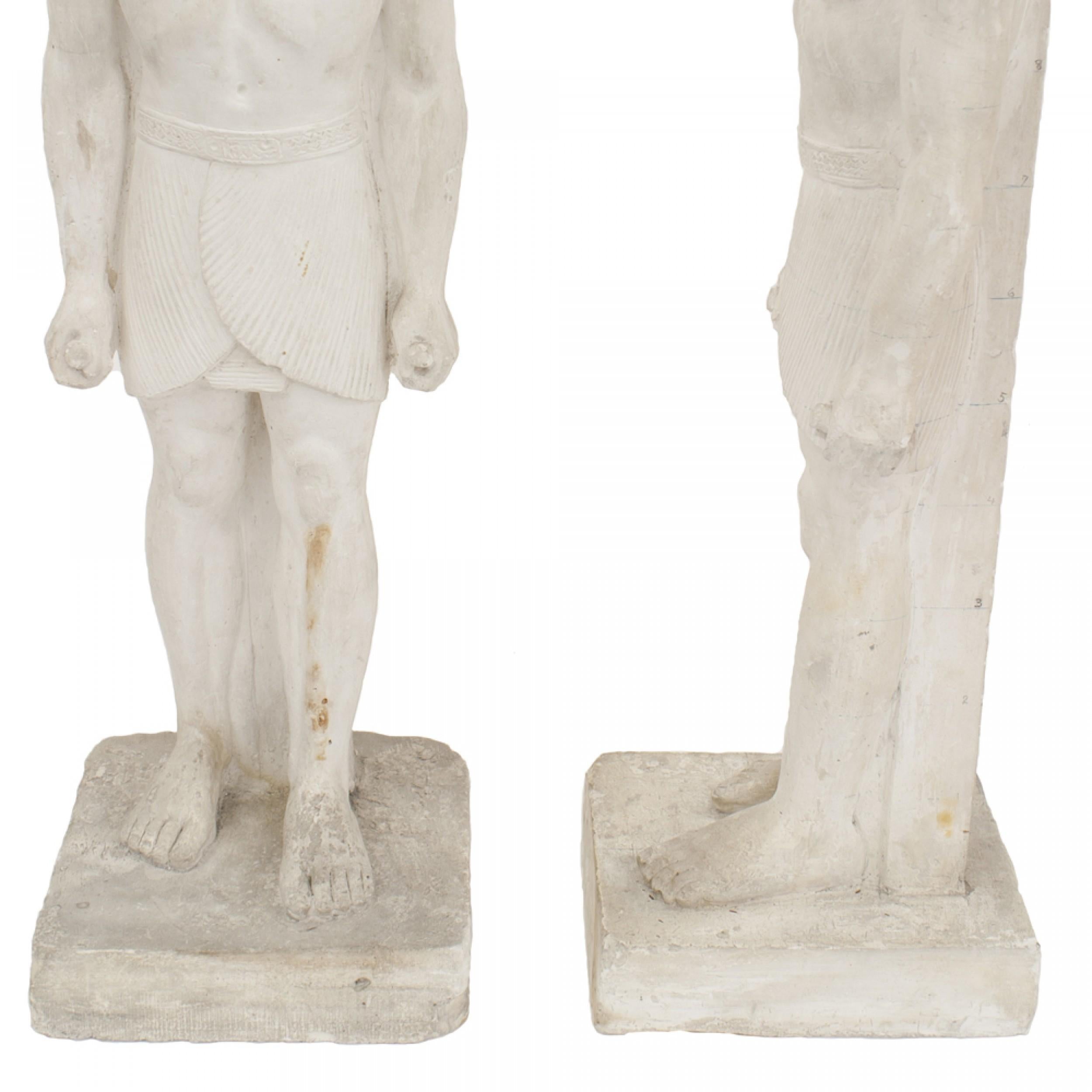 Sconosciuto Coppia di figure classiche in gesso egiziano in vendita
