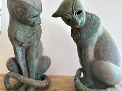 Paire de chats BASTET en bronze de style néo-égyptien.