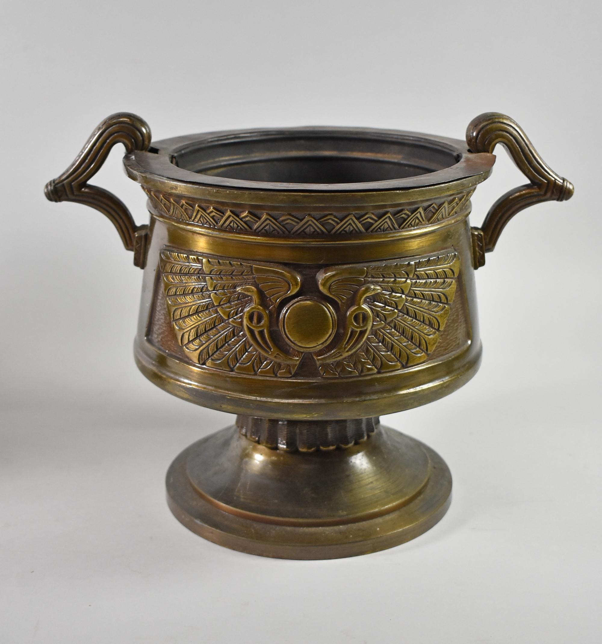 Bronze Paire de jardinières Soleil ailé en bronze de style Revive égyptien, années 1920 en vente