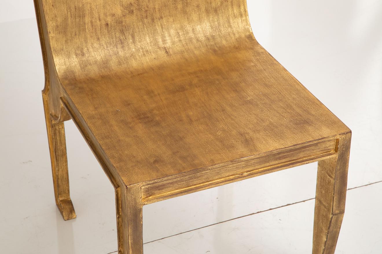 Forgé Paire de chaises sculpturales en métal doré de style néo-égyptien en vente