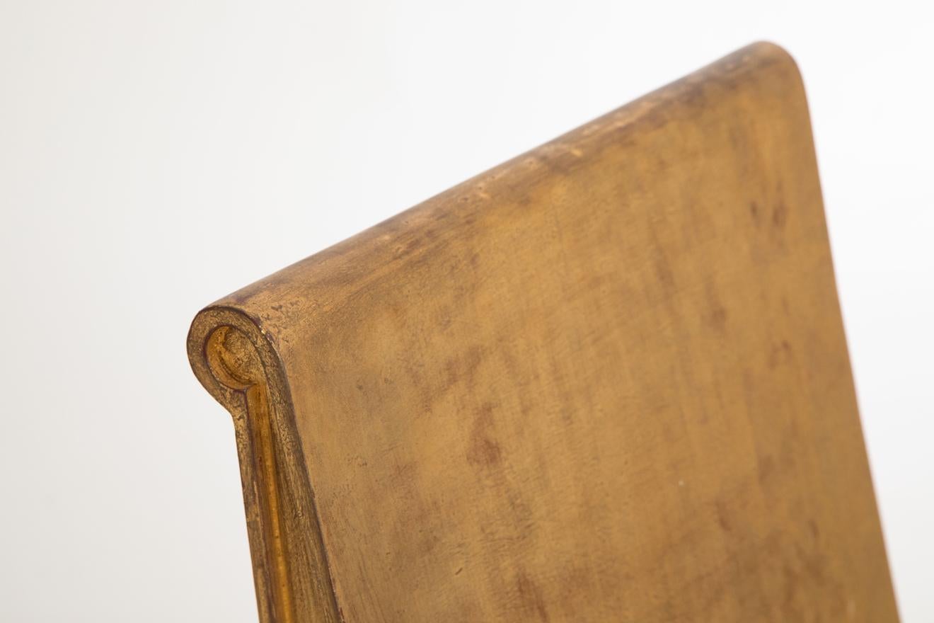 Métal Paire de chaises sculpturales en métal doré de style néo-égyptien en vente