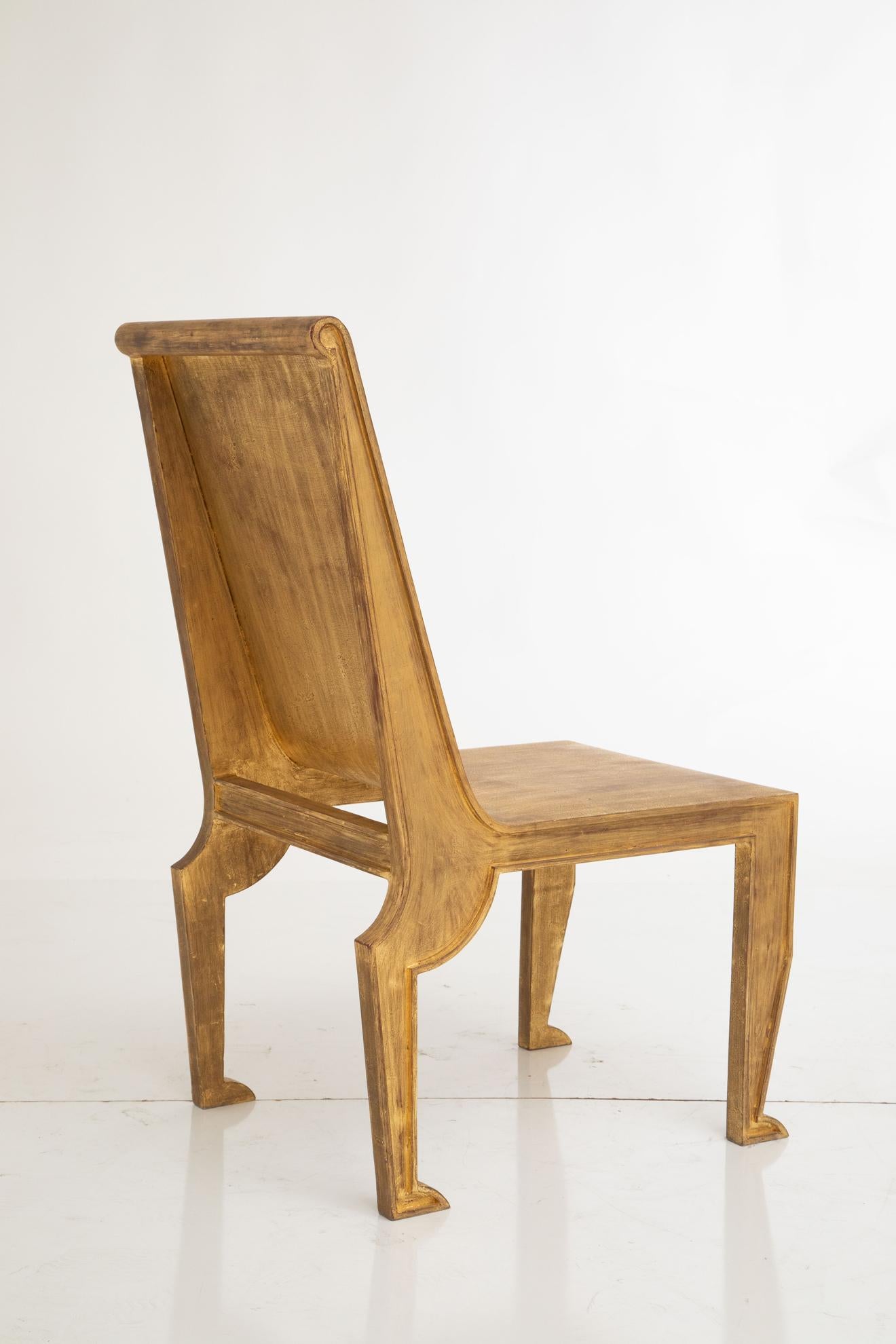 Paire de chaises sculpturales en métal doré de style néo-égyptien en vente 1