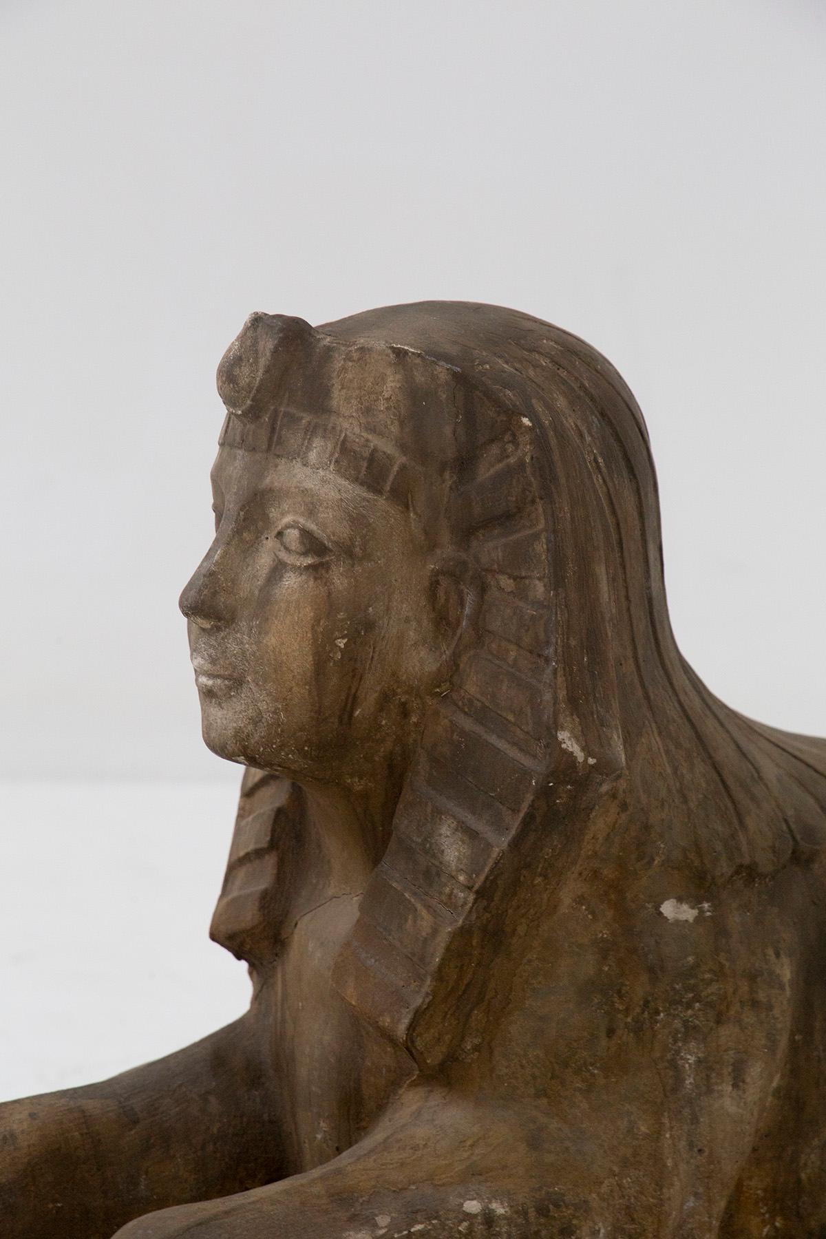 Paire de sphinx égyptiens en plâtre de scaiola doré en vente 3