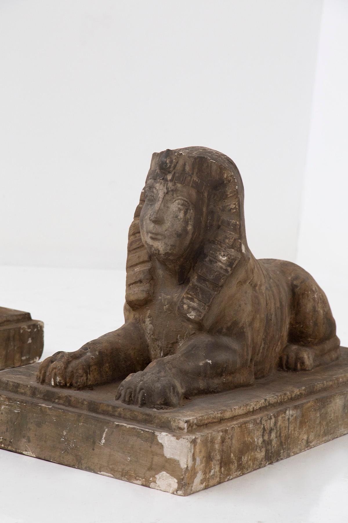 Paire de sphinx égyptiens en plâtre de scaiola doré Bon état - En vente à Milano, IT