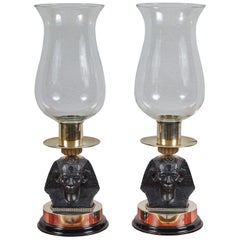 Paire de porte-bougies en verre hurricane et de style égyptien par Antony Redmile