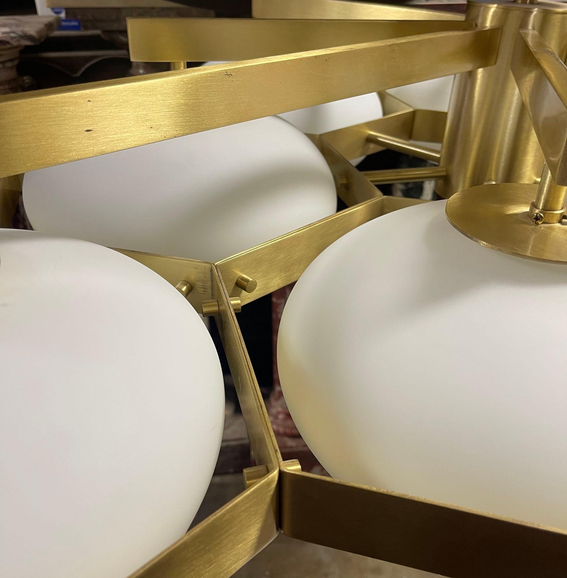 XXIe siècle et contemporain Paire de lustres à huit branches en laiton et Murano 