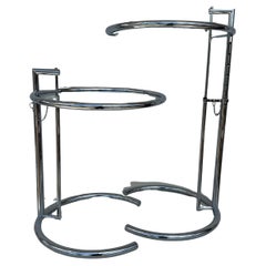 Paire de tables d'appoint à plateau réglable en chrome tubulaire Eileen Gray