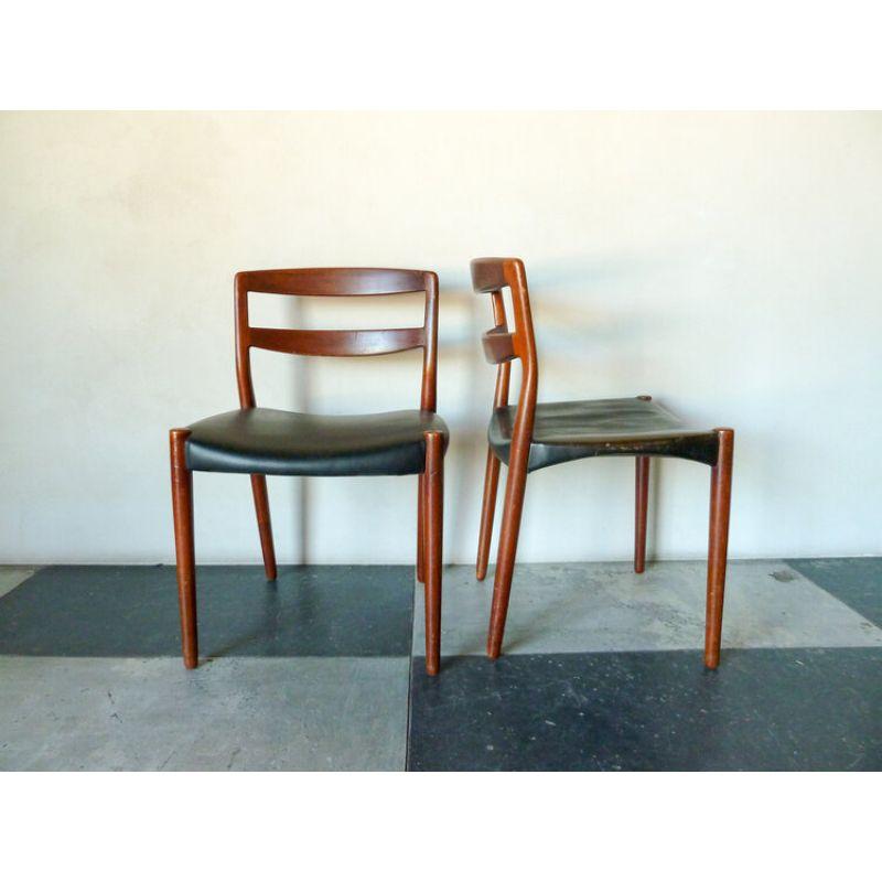 Paar Stühle von Ejner Larsen & Aksel Bender Madsen aus Teakholz und Leder (Dänisch) im Angebot