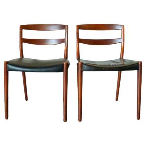 Paar Stühle von Ejner Larsen & Aksel Bender Madsen aus Teakholz und Leder im Angebot