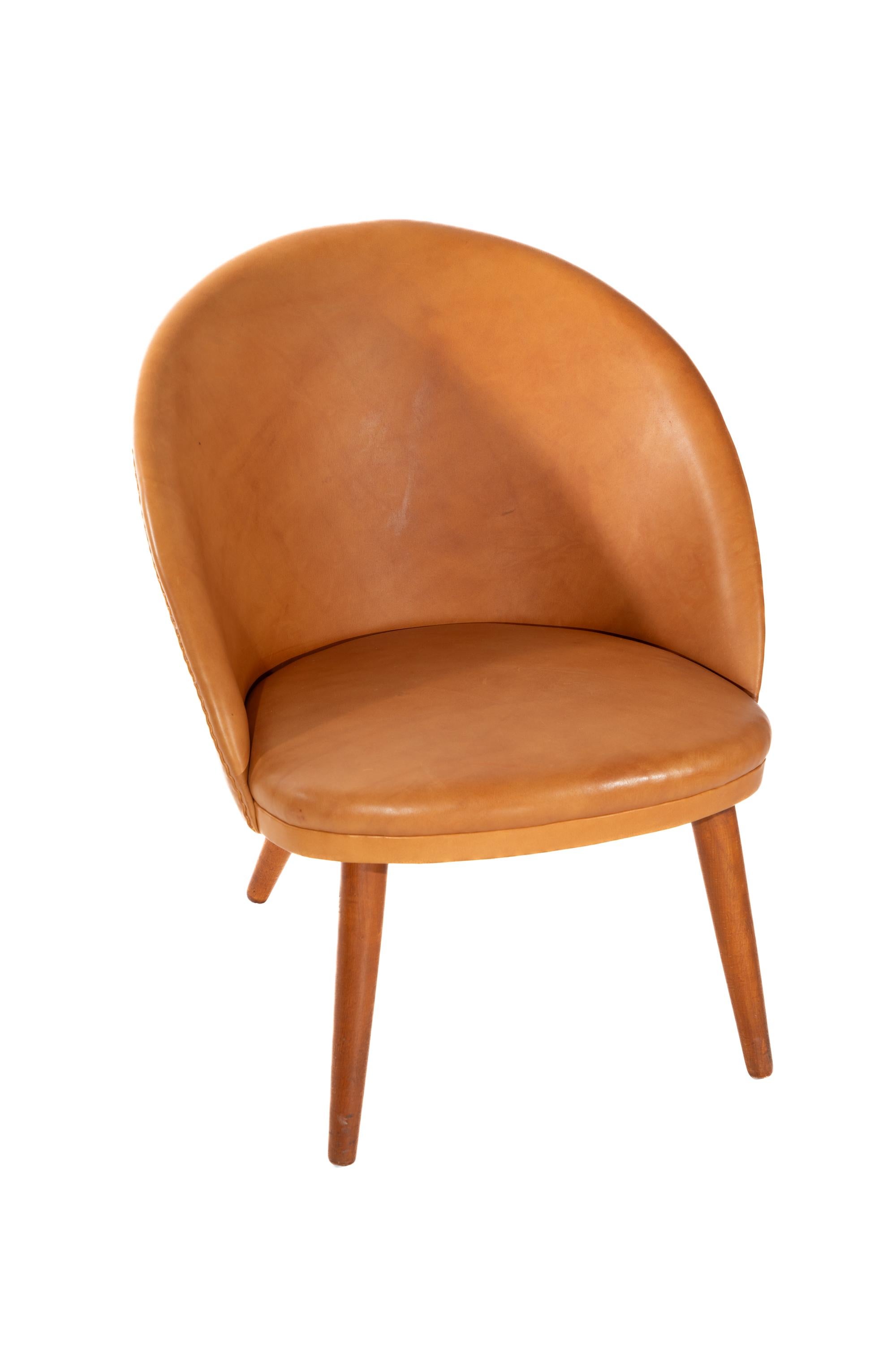 Mid-Century Modern Pair of Ejvind Johansson, Model 301 Lounge Chairs For Sale