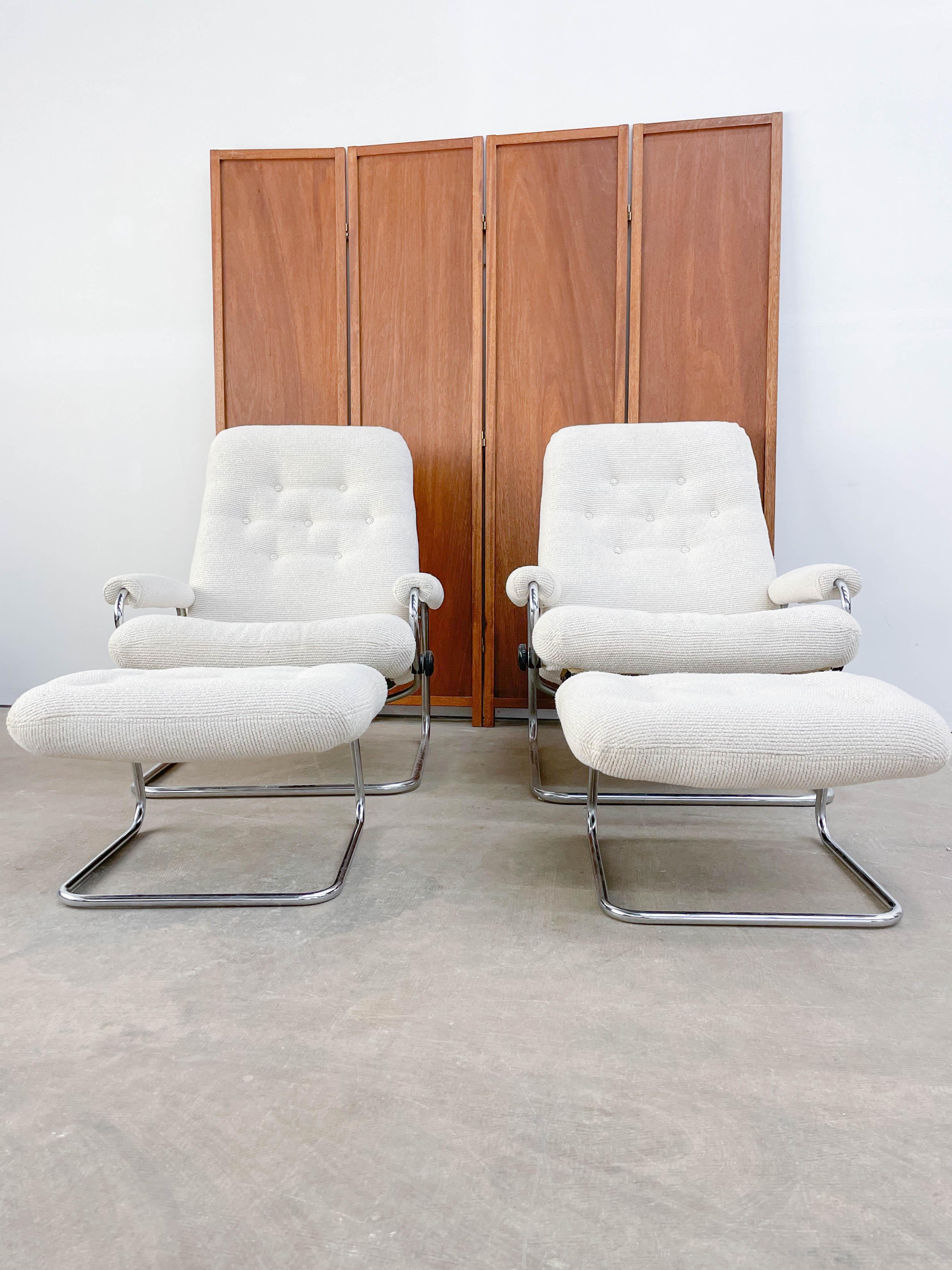 This is a very stylish pair of 1970s recliners on cantilever bases in a boucle type fabric. These are beautiful examples of Scandinavian mid-century modern design, but they also offer contemporary comfort and a bang-on-trend upholstery. Each chair