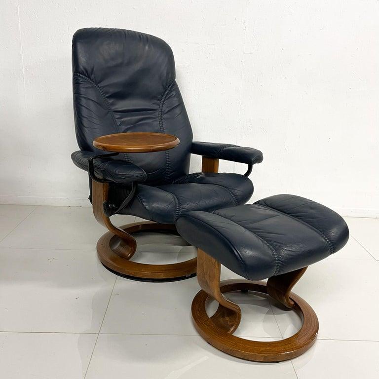 Comfy Recliners
Pair of Ekornes stressless reclining chairs + ottomans, ready to go!
Appears to be Ekornes Consul model in Medium
This listing set includes 2 reclining chairs with matching ottomans made by Ekornes Norway 1990s. 
Blue leather