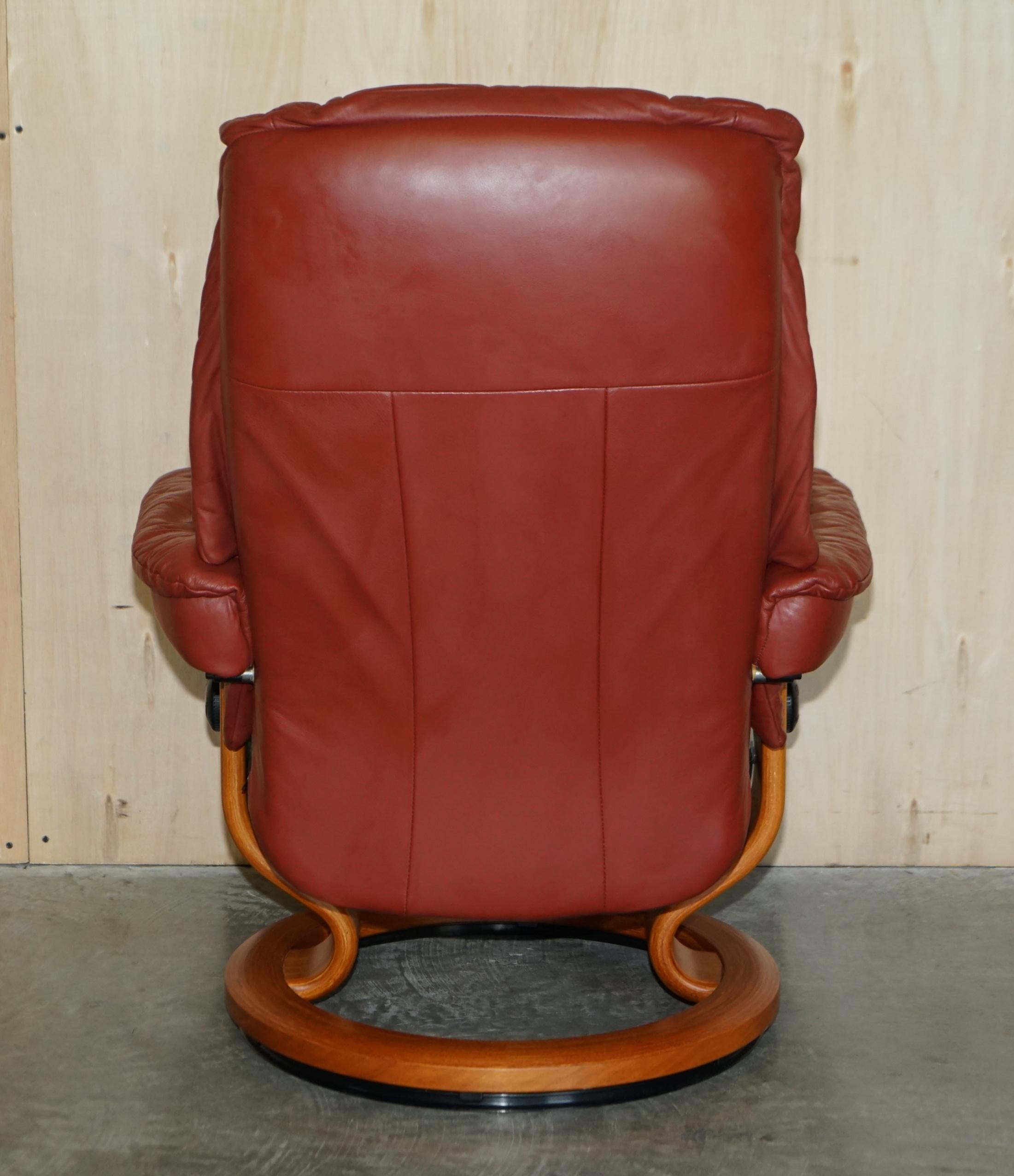 Pair of Ekornes Stressless Recliner Leather Swivel Armchairs Super Comfortable 6