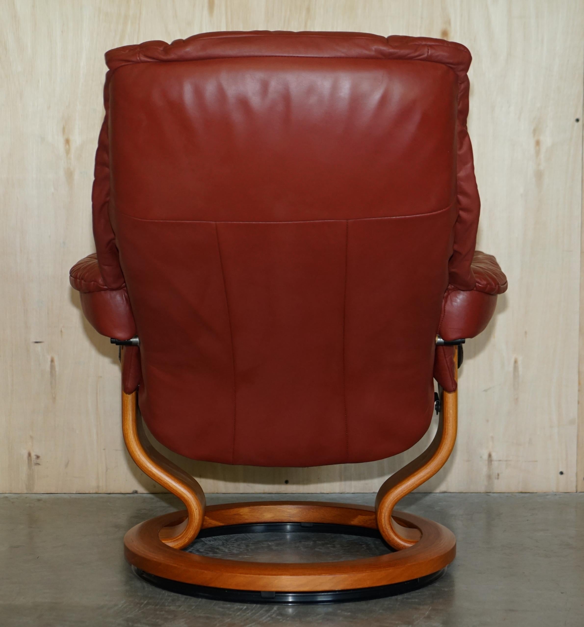 Pair of Ekornes Stressless Recliner Leather Swivel Armchairs Super Comfortable 11