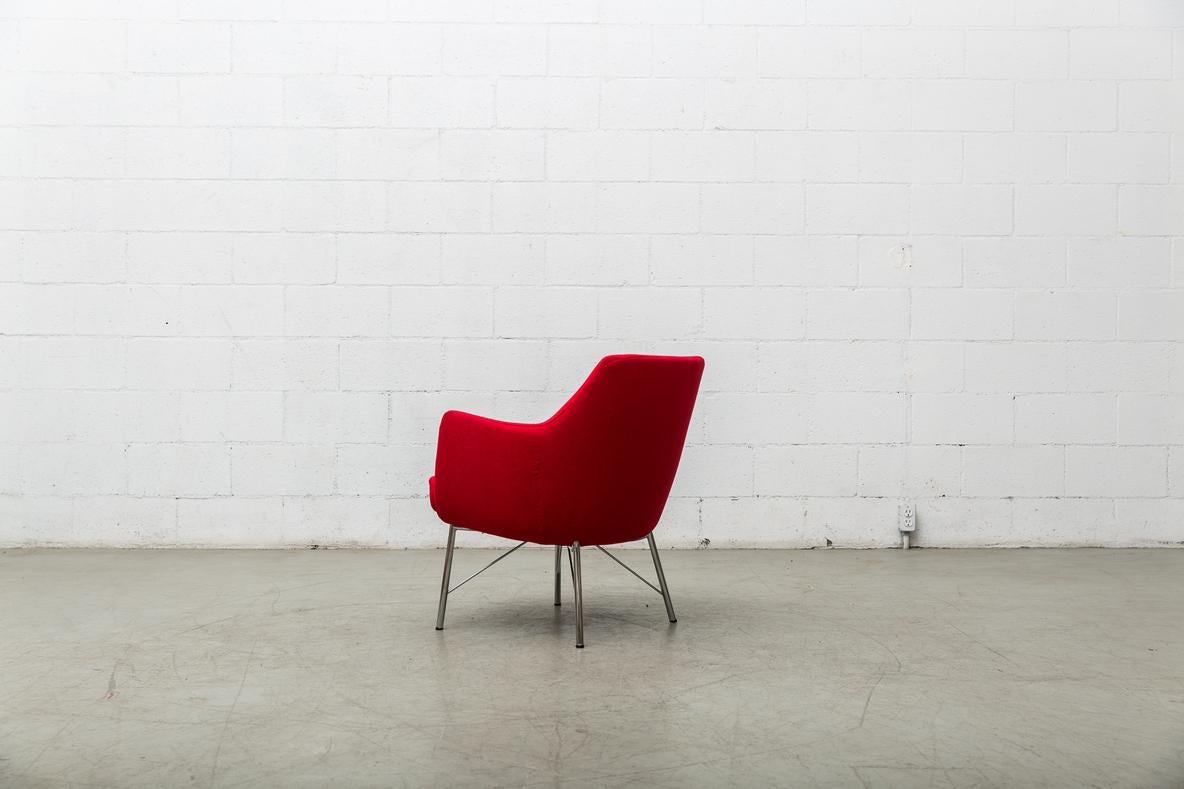 Pareja de butacas Ekselius para Pastoe con nueva tapicería roja y bases cromadas en Bueno estado para la venta en Los Angeles, CA