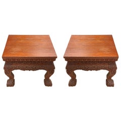 Paire de tables basses asiatiques élaborées en bois sculpté  Stand