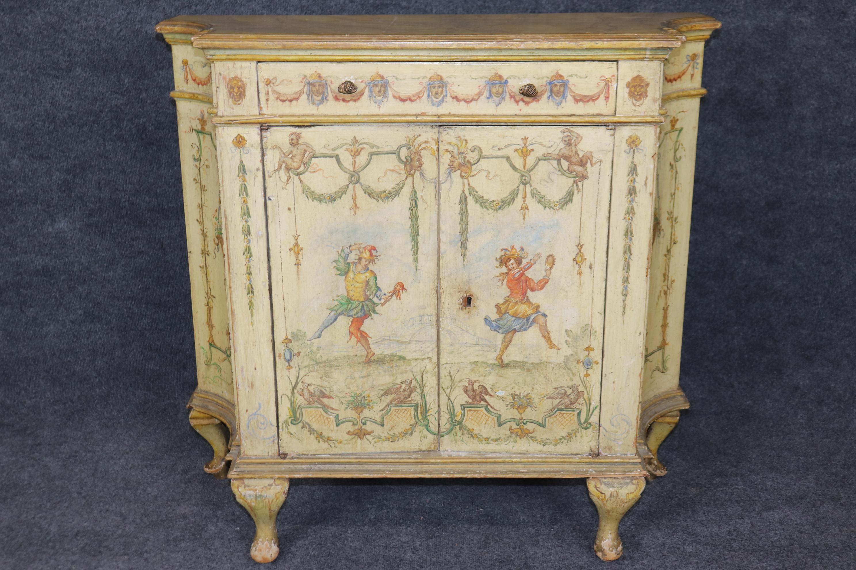 Pareja de cómodas venecianas decoradas con pintura veneciana crema en venta 1