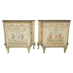 Pareja de cómodas venecianas decoradas con pintura veneciana crema