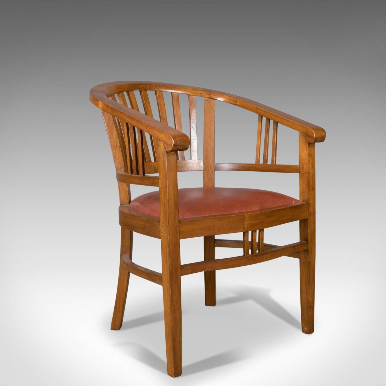 This is a pair of elbow chairs, 20th century, contemporary tub dining chairs, English armchairs.

Solid beech frames in good order throughout
The chairs display well in rich, caramel tones
Of quality craftsmanship, solidly constructed
Drop in