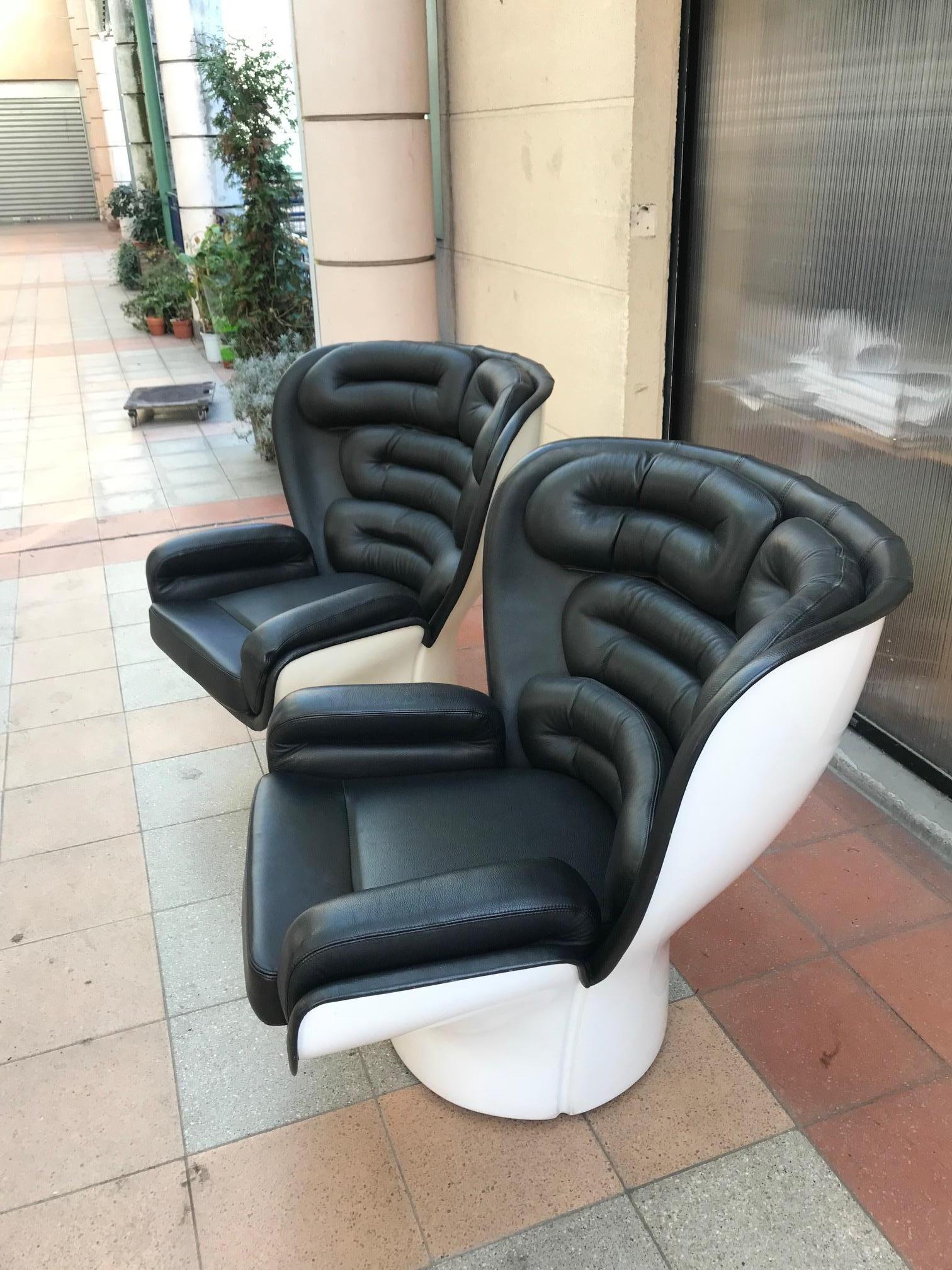 Pair of Elda armchairs by Joe Colombo
Longhi edition
Black leather, white shell.