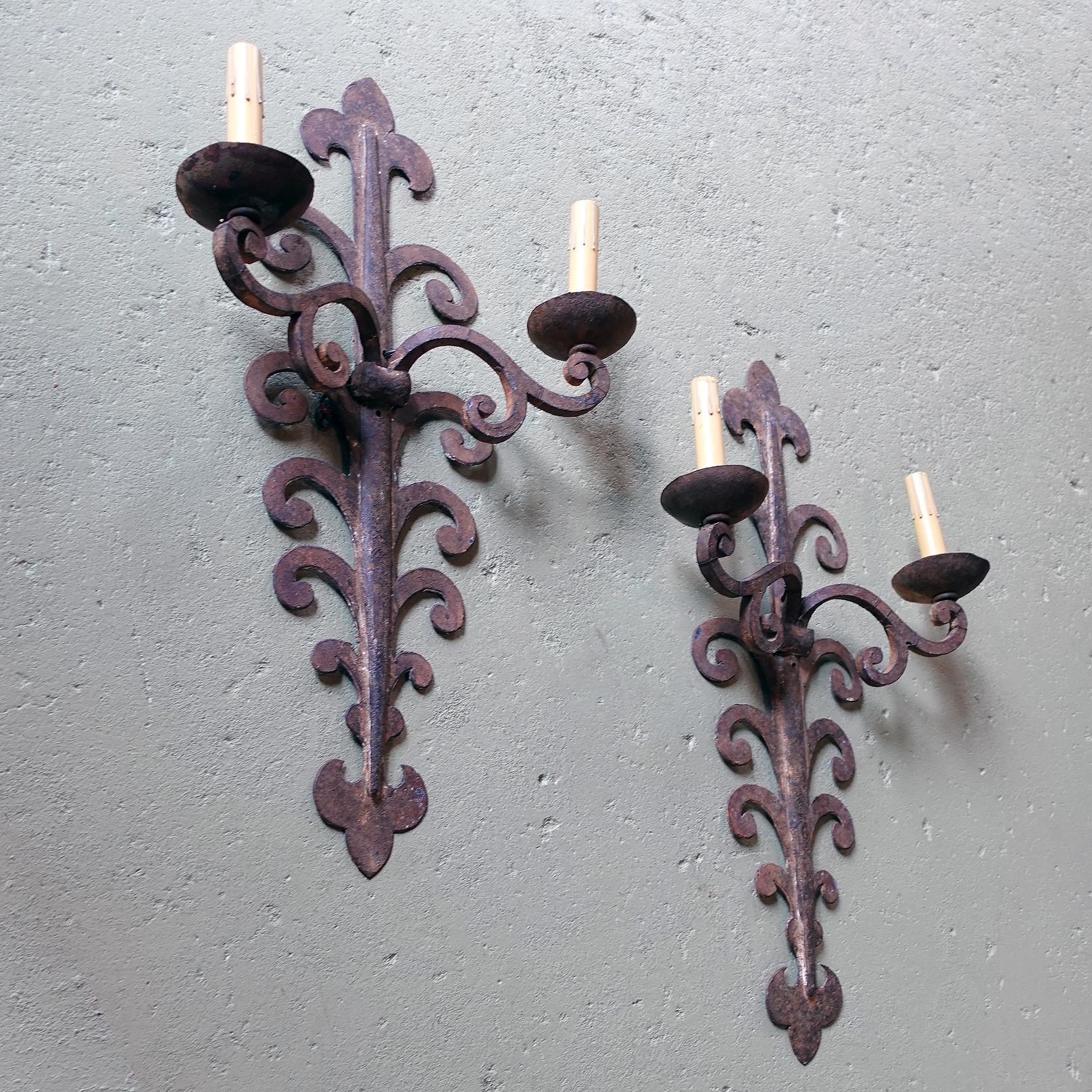 Neoclassical Pair of Electrified 18th century Wrought Iron European Wall Sconces For Sale