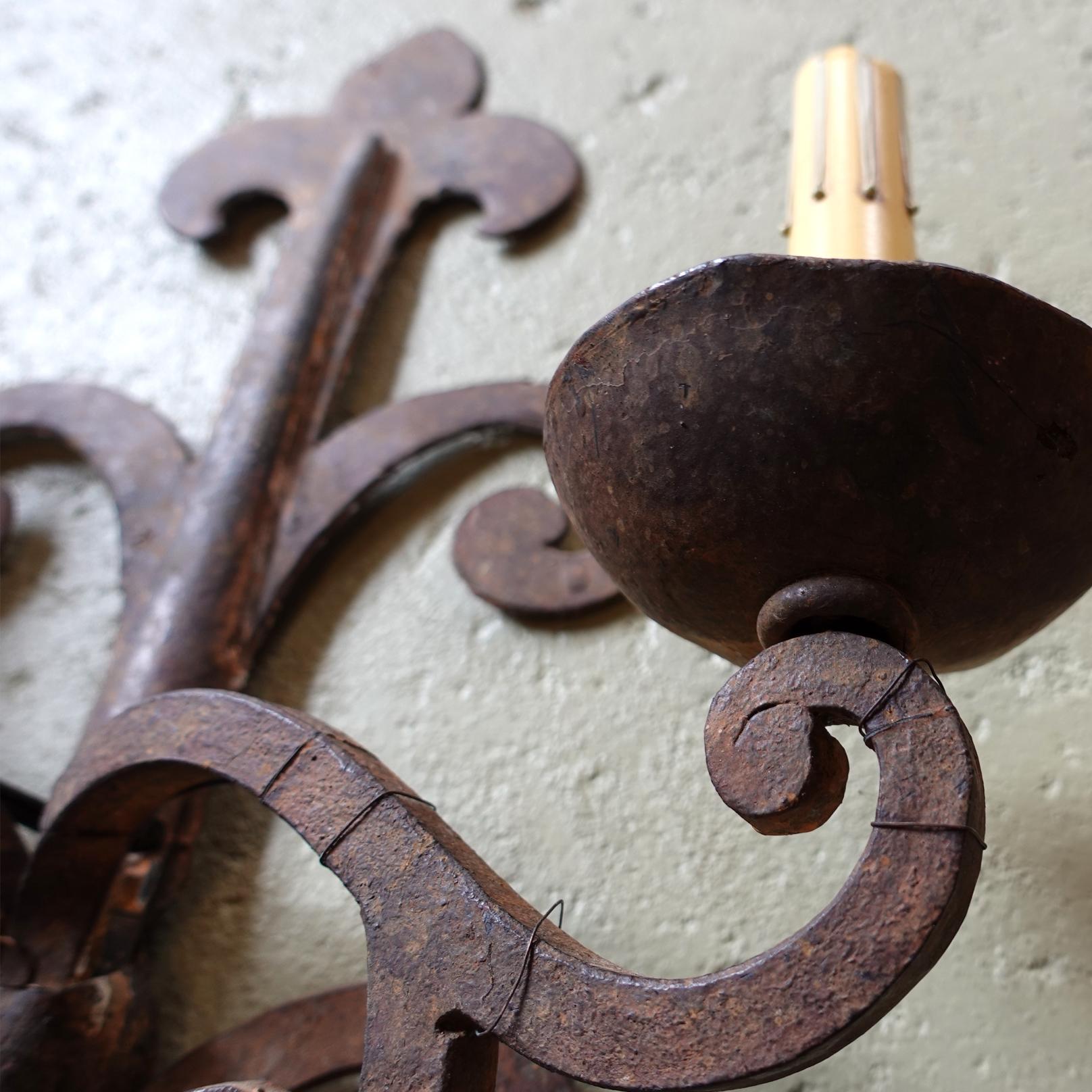 Pair of Electrified 18th century Wrought Iron European Wall Sconces In Good Condition For Sale In Leesburg, VA