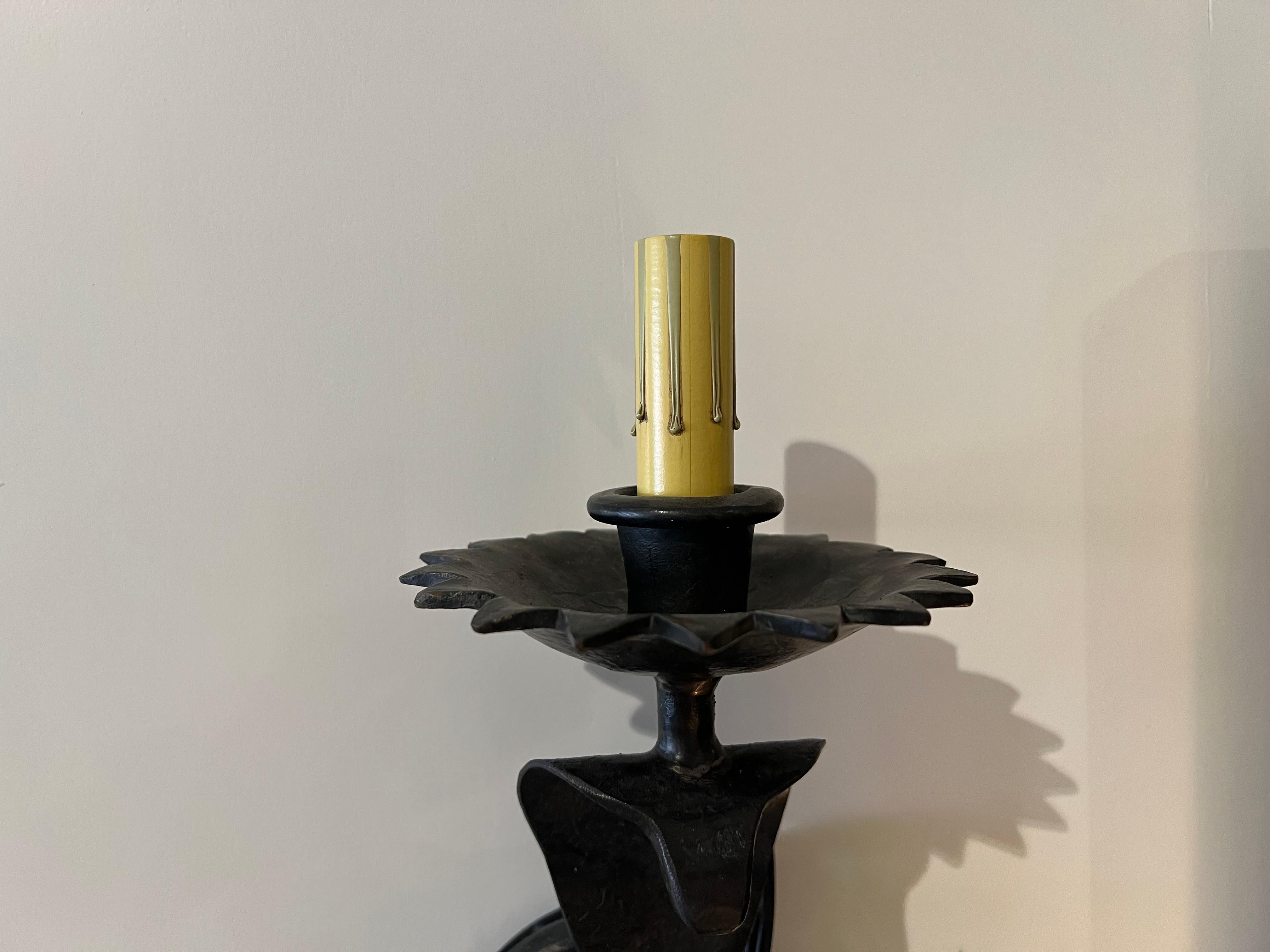 Coppia di lampade elettrificate Serpent Sconces in ferro battuto color canna di fucile in vendita 3