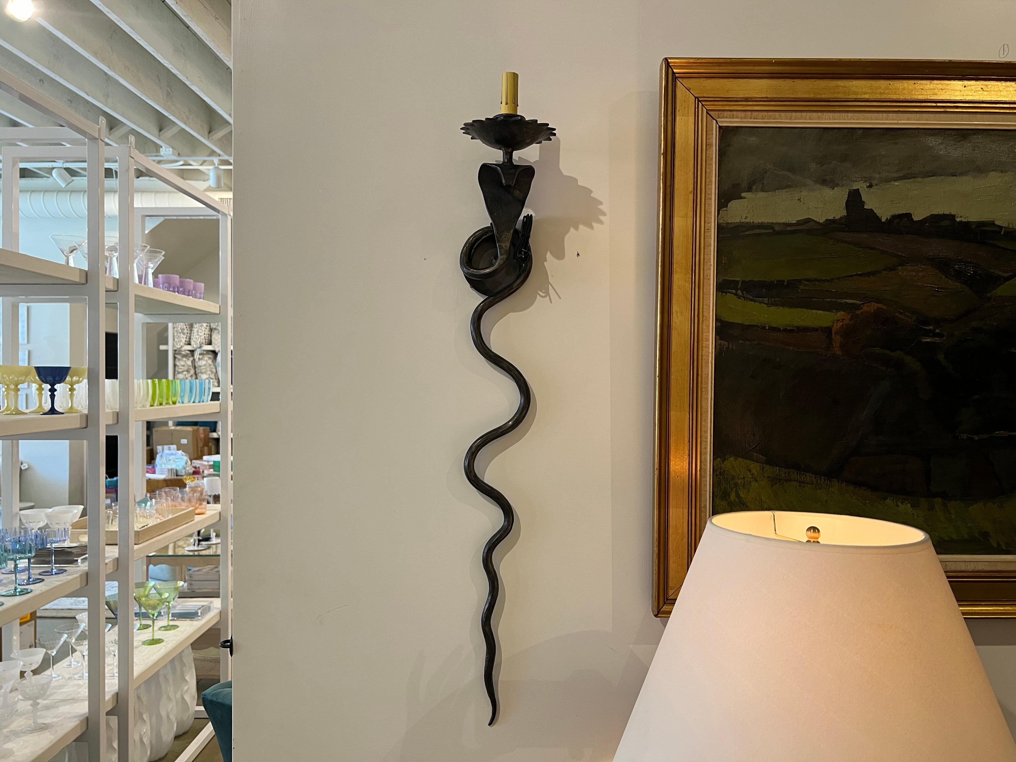 Coppia di lampade elettrificate Serpent Sconces in ferro battuto color canna di fucile in vendita 4