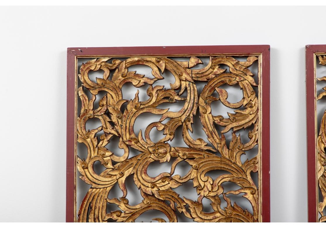 Elegante antike chinesische geschnitzte und vergoldete Paneele, Paar im Angebot 4