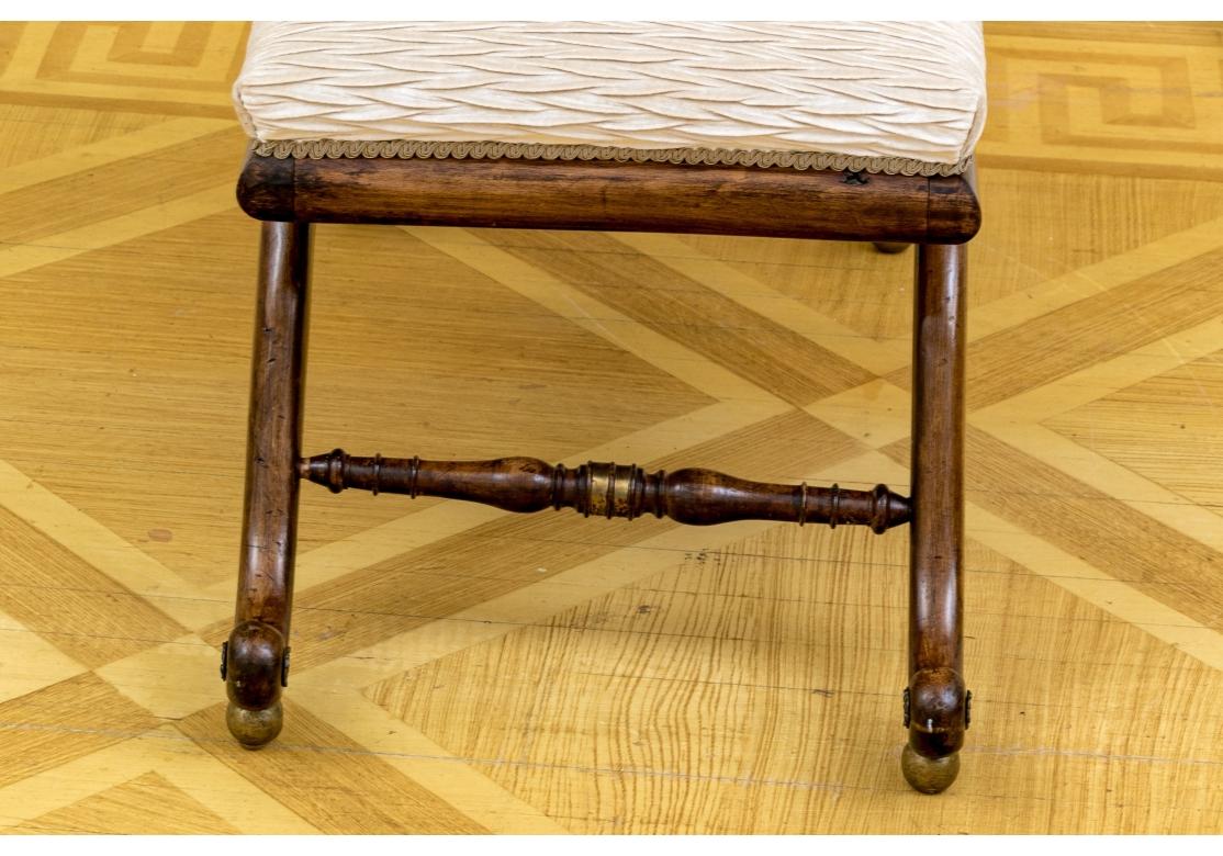 Pareja De Elegantes Bancos Tapizados De Terciopelo Plisado Antiguo en venta 8