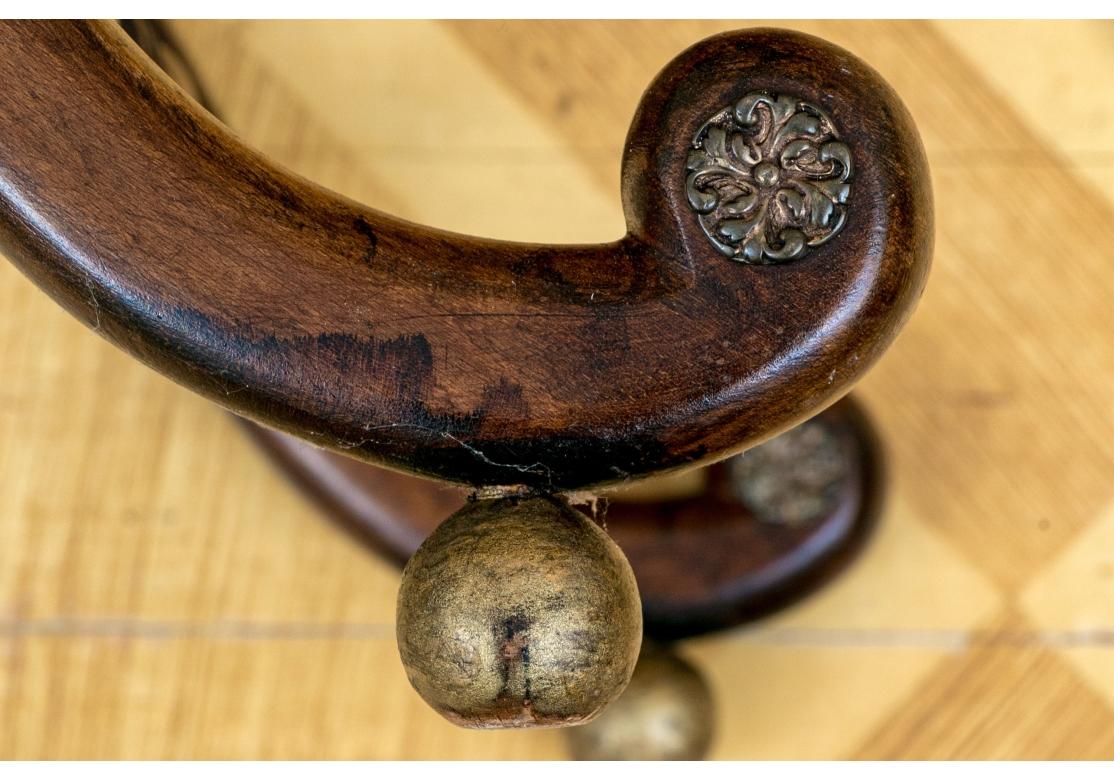 Pareja De Elegantes Bancos Tapizados De Terciopelo Plisado Antiguo en venta 10