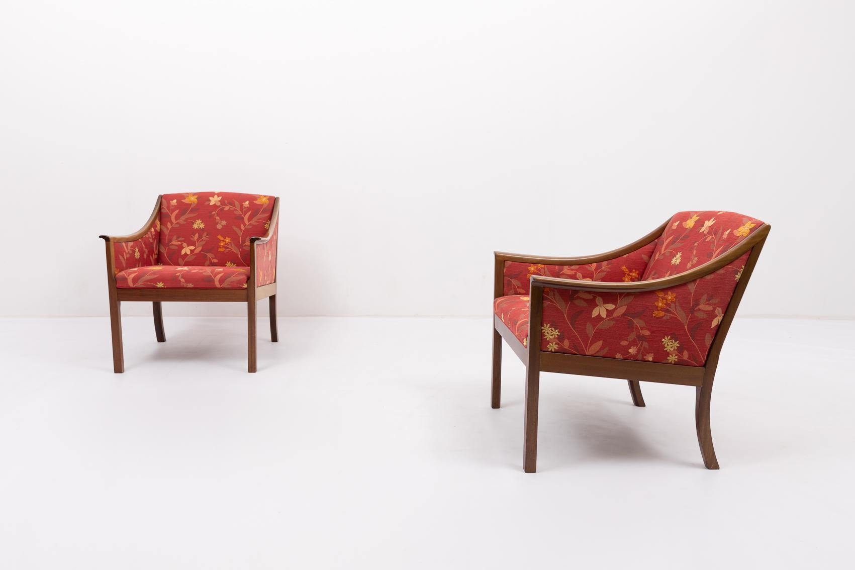 Danish Pair of elegant armchairs by Ole Wanscher for P. Jeppensen, 1960’s Denmark For Sale