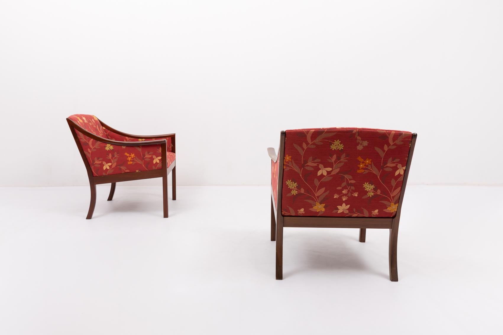 Mid-20th Century Pair of elegant armchairs by Ole Wanscher for P. Jeppensen, 1960’s Denmark For Sale