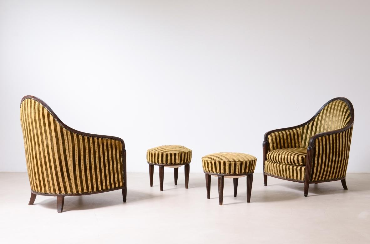 Coppia di eleganti poltrone Art Déco in legno sagomato In condizioni ottime in vendita a Milano, IT