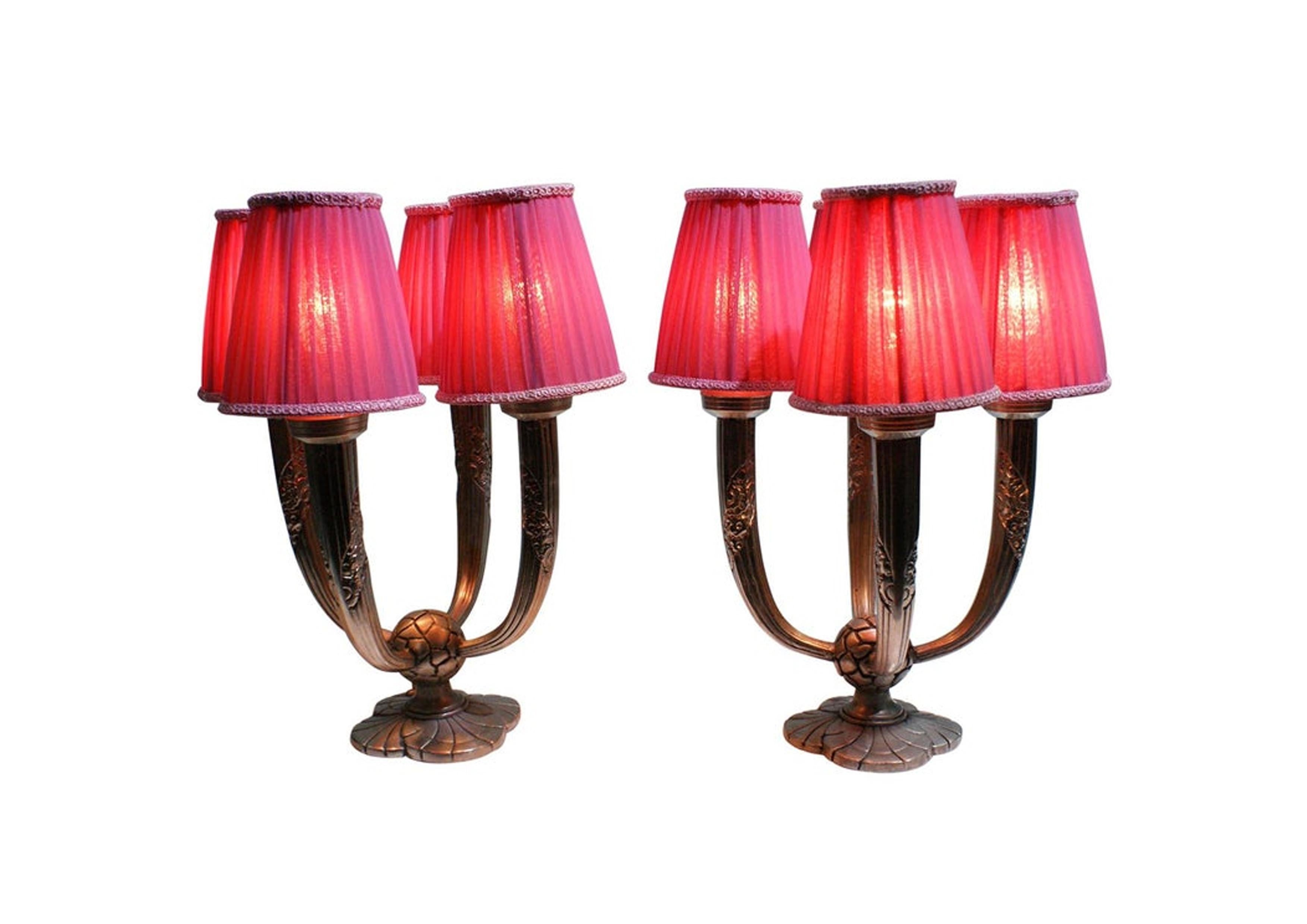 Coppia di eleganti lampade da tavolo Art Déco firmate "Limousin". in vendita